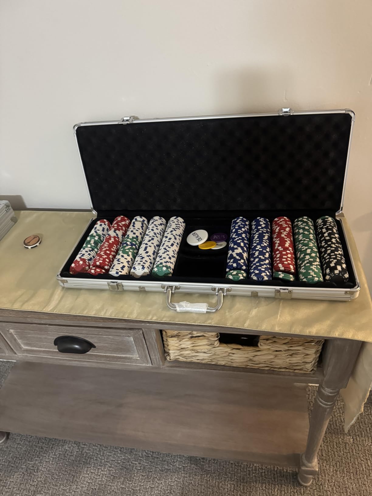 Fat Cat Texas Holden 500 Count Poker Set with Case, 11.5 Gram Clay Poker Chips Set with Aluminum Case, Casino Poker Chip Set with Cards and Dealer Buttons customer photo 2