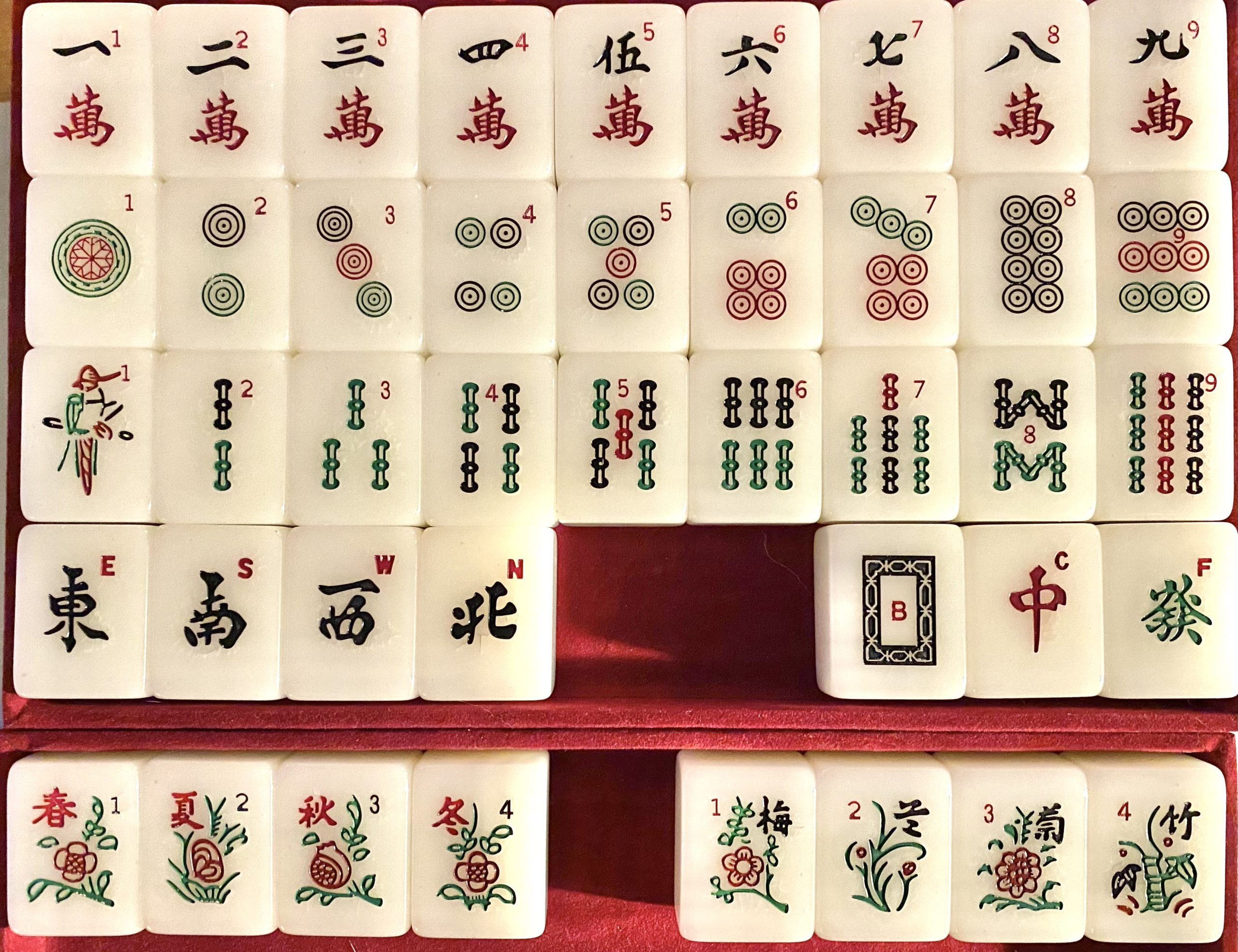 Yellow Mountain Imports Classic Chinese Mahjong Game Set, Champagne Gold - with 148 Medium Size Tiles and a Wooden Case - for Chinese Style Game Play customer photo 1