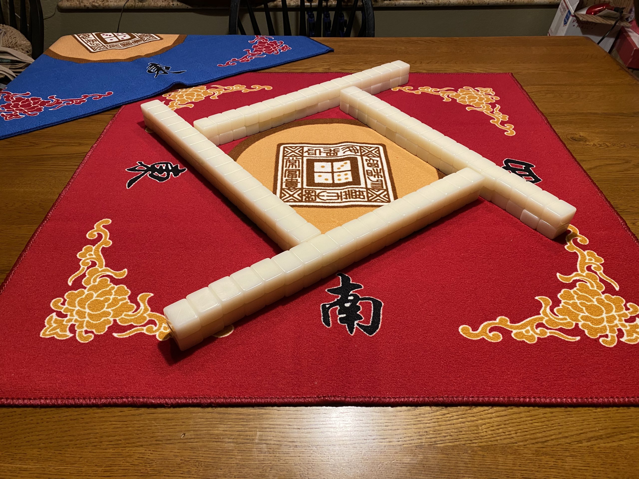 Yellow Mountain Imports Classic Chinese Mahjong Game Set, Champagne Gold - with 148 Medium Size Tiles and a Wooden Case - for Chinese Style Game Play customer photo 2