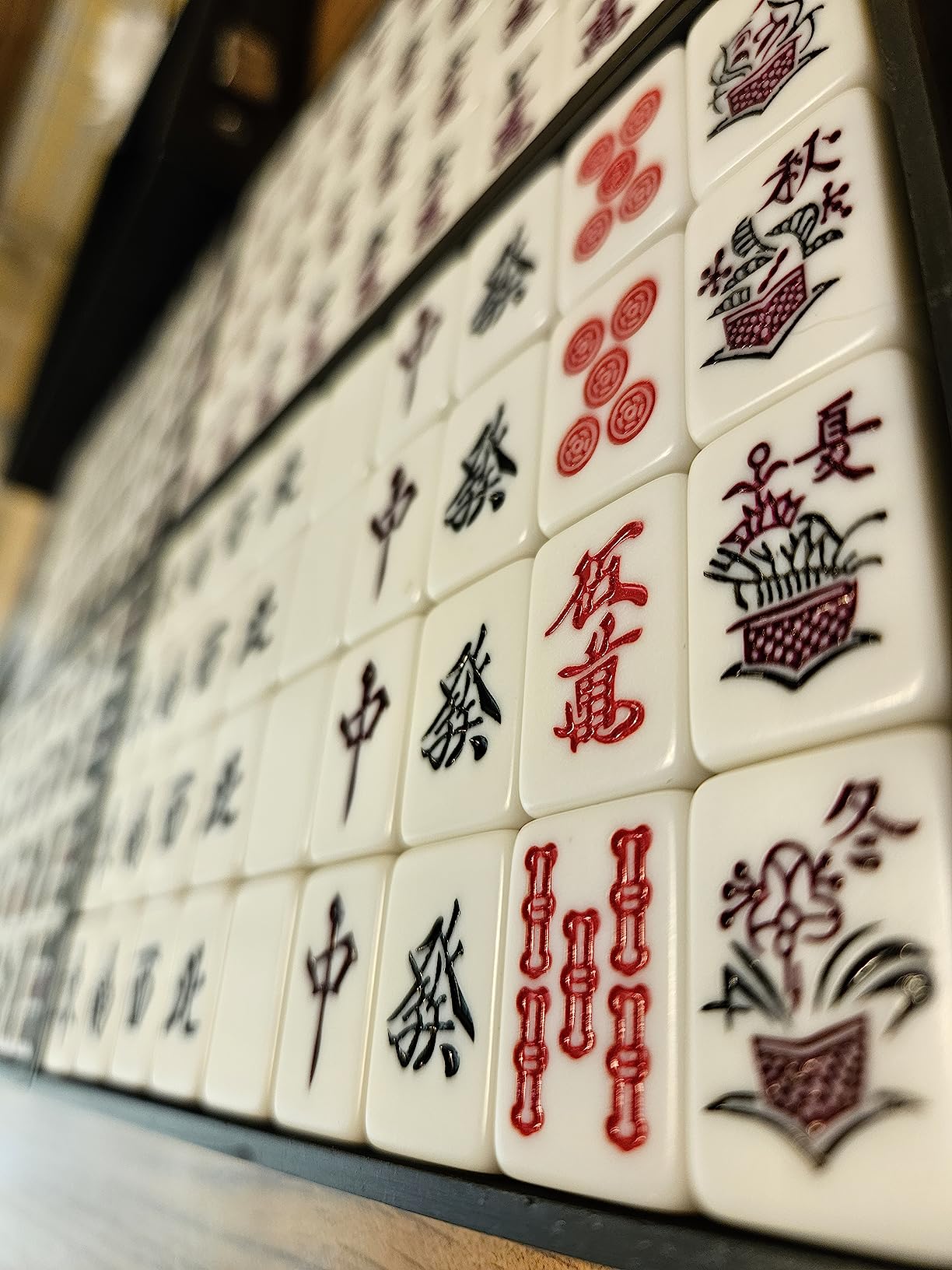 Yellow Mountain Imports Japanese Riichi Mahjong Set - Black Standard Size Tiles and Vinyl Case - with East Wind Tile, Set of Scoring Sticks, & Dice customer photo 2