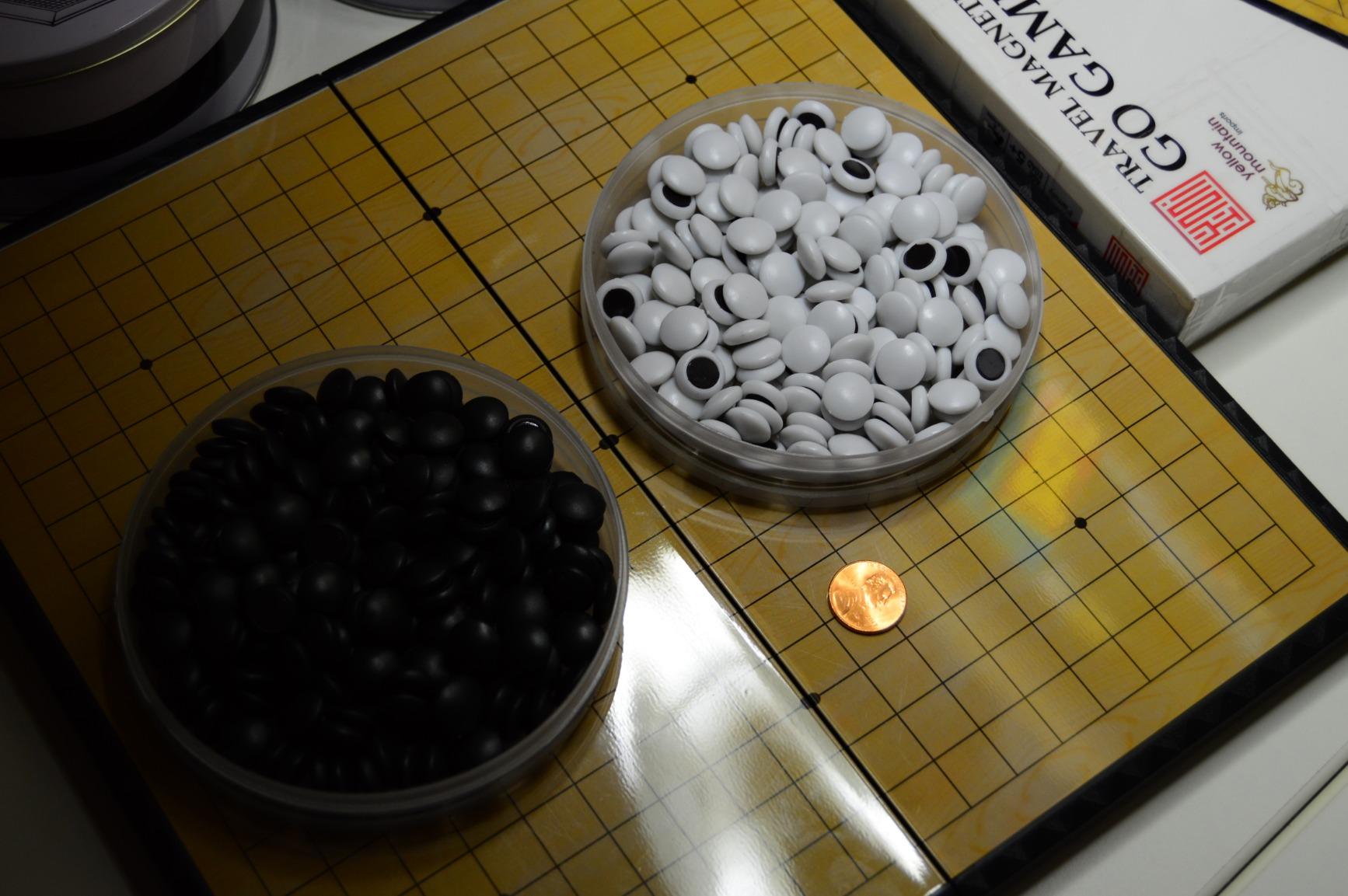 Yellow Mountain Imports Magnetic Go Game Set with Single Convex Magnetic Plastic Stones and Go Board, 11-inch customer photo 1
