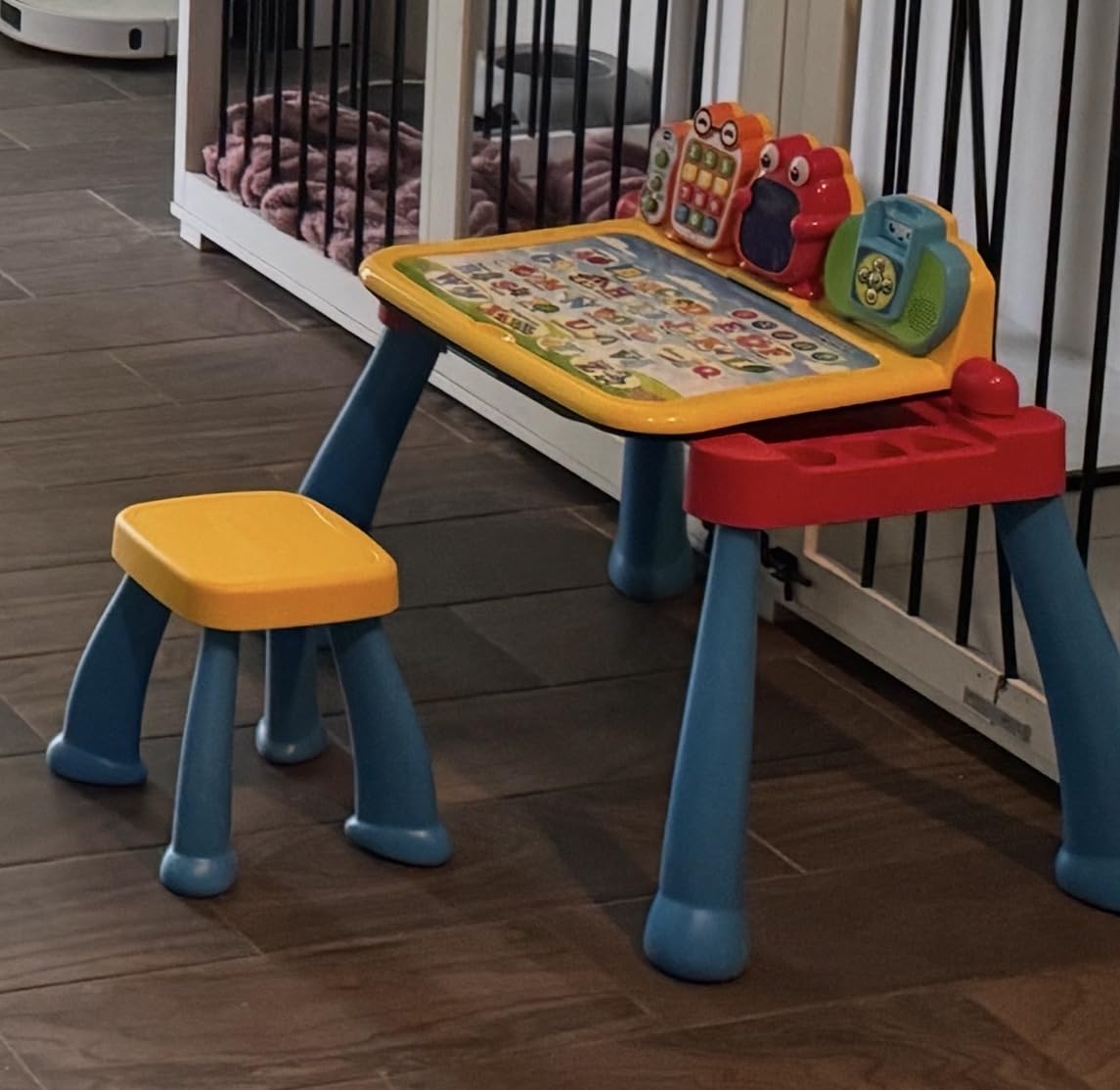 VTech Touch and Learn Activity Desk Deluxe, Pink customer photo 1