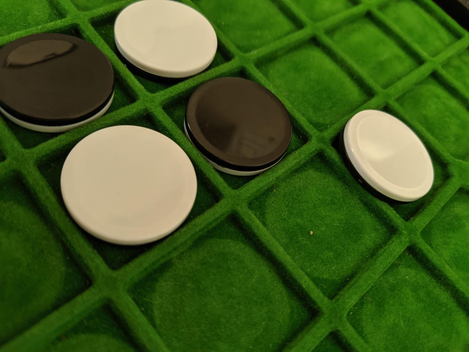 Ravensburger Othello - Classic Strategy Board Game for 2 Players - Easy to Learn, Hard to Master - Fast-Paced Family Fun - Ages 8+ customer photo 1