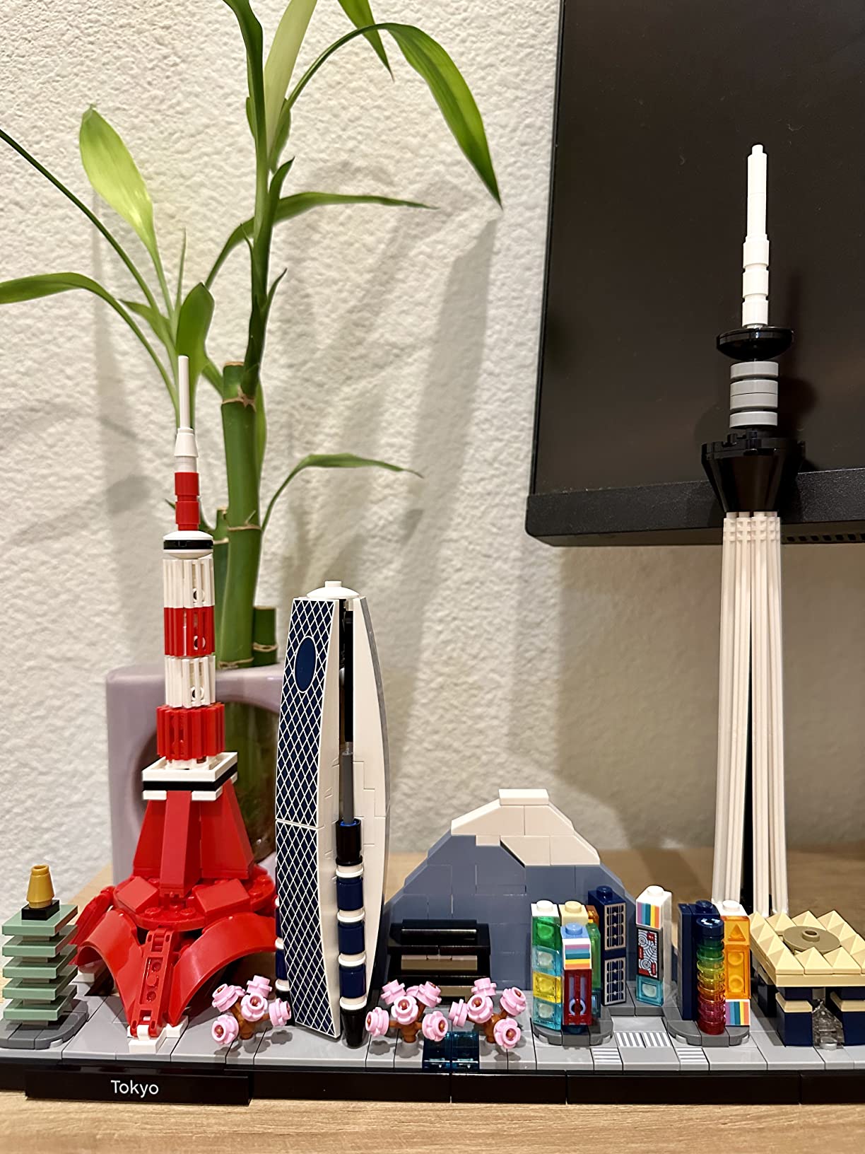 LEGO Architecture Skylines: Tokyo 21051 Building Kit, Collectible Architecture Building Set for Adults (547 Pieces) customer photo 2
