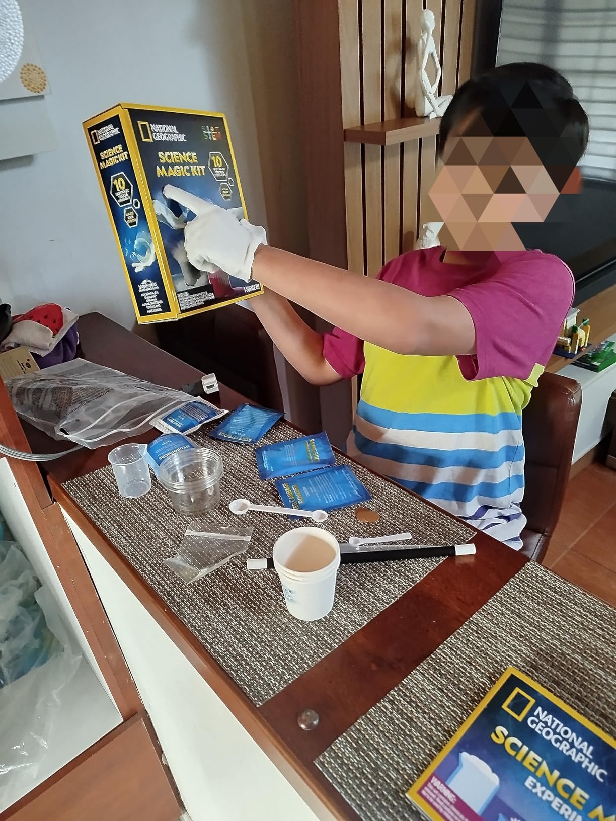Blue Marble National Geographic Magic Chemistry Set - Science Kit for Kids with 10 Amazing Magic Tricks, STEM Projects and Science Experiments, Science Toys, Great Gift for Boys and Girls 8-12 customer photo 1