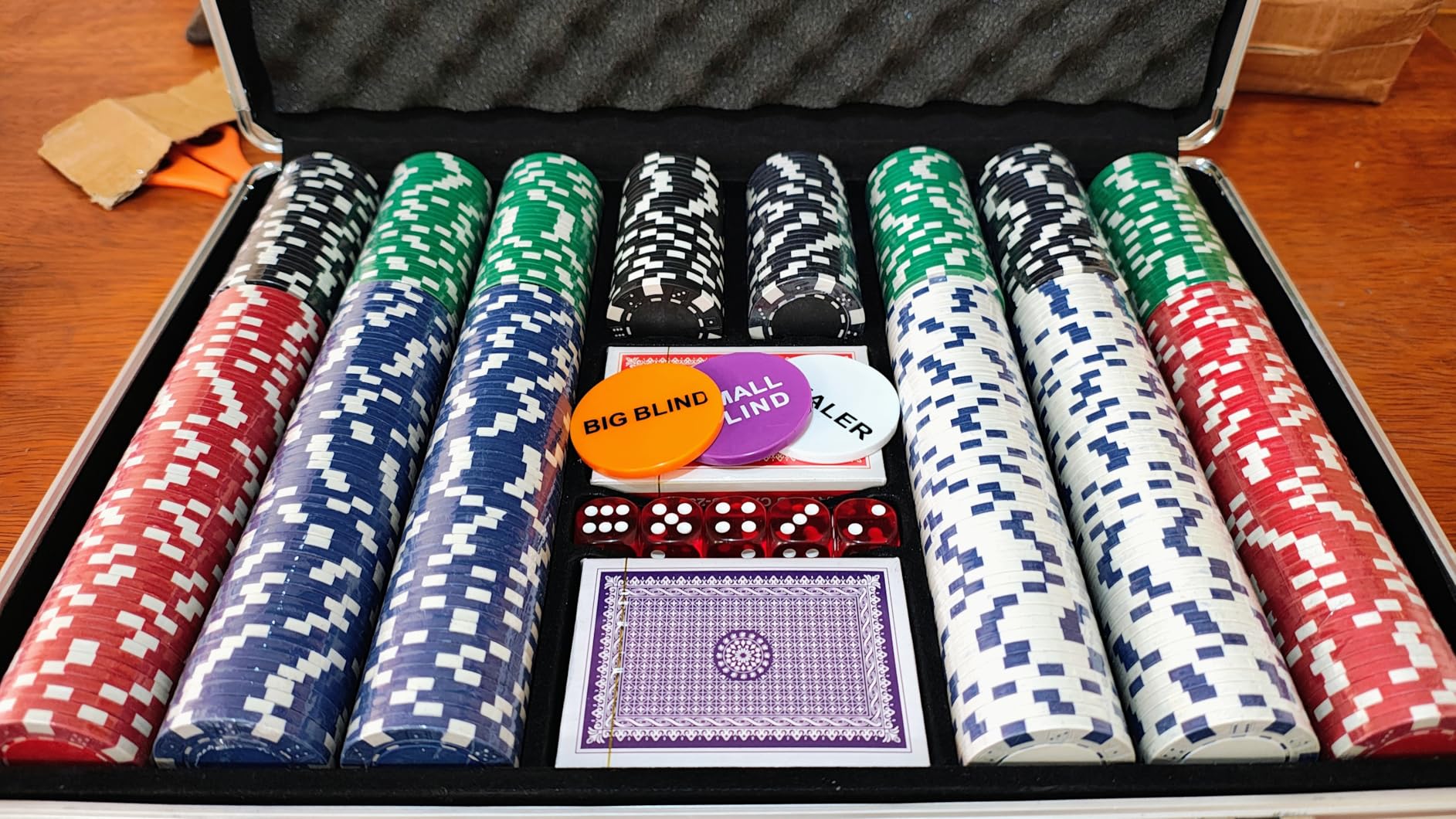Homwom Poker Chip Set - 500PCS Poker Chips with Aluminum Case, 11.5 Gram Chips for Texas Holdings Blackjack (500pcs) customer photo 1