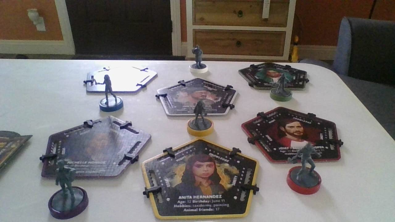 Avalon Hill Hasbro Gaming Betrayal at The House on The Hill 3rd Edition Cooperative Board Game,Ages 12 and Up,3-6 Players,50 Chilling Scenarios customer photo 2