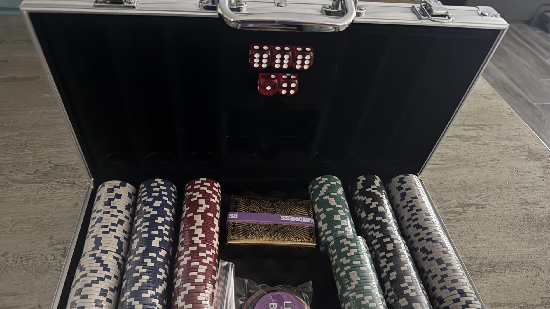 300 Pcs Poker Chips Set for Texas Holdings, Clay Poker Set Blackjack, Professional Poker Kit with Aluminum Case, 2 Decks Cards, Dealer Blind Buttons 5 Dice, 11.5 Gram Casino Chips for Gambling Games customer photo 2