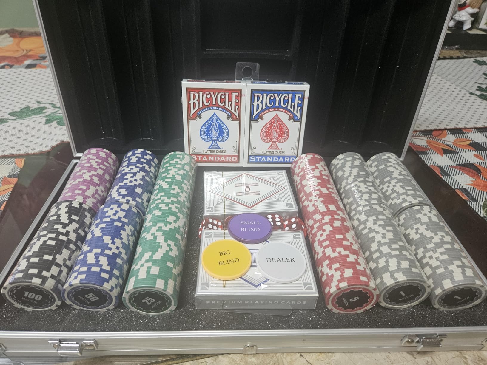 HEITOK Casino Poker Set with Numbered Chips 500-Piece for Card Board Game, 11.5 Gram with Playing Cards Waterproof for Texas Hold'em, Blackjack Gambling, Card Club or Late Night Poker Games customer photo 1