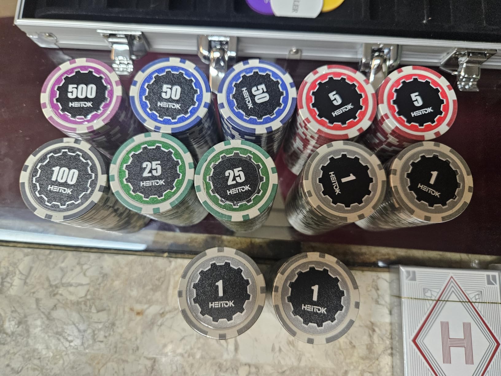 HEITOK Casino Poker Set with Numbered Chips 500-Piece for Card Board Game, 11.5 Gram with Playing Cards Waterproof for Texas Hold'em, Blackjack Gambling, Card Club or Late Night Poker Games customer photo 2