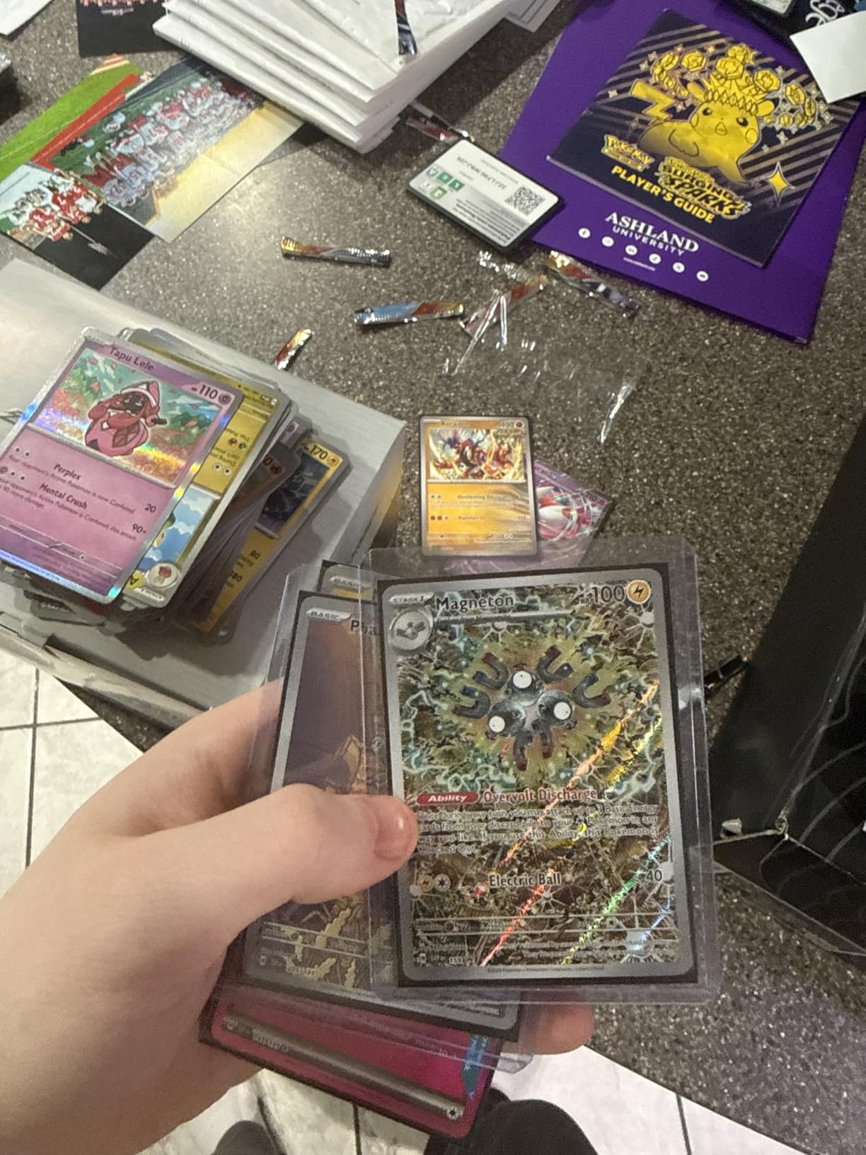 Pokemon TCG: Scarlet & Violet - Surging Sparks Elite Trainer Box customer photo 2