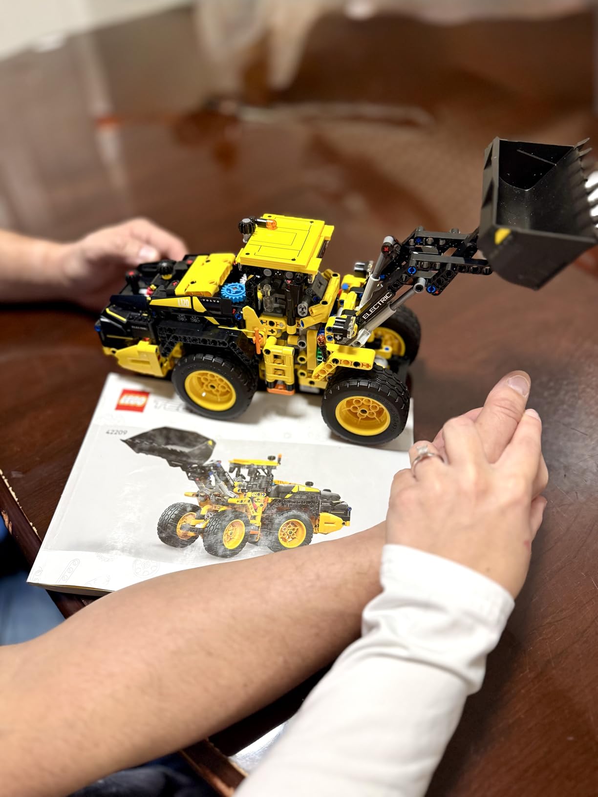 LEGO Technic Volvo L120 Electric Wheel Loader Construction Toy - Pretend Play Building Set - Great Birthday Gift for Boys, Girls, and Kids 9+ Who Love Vehicle Playsets - 42209 customer photo 1