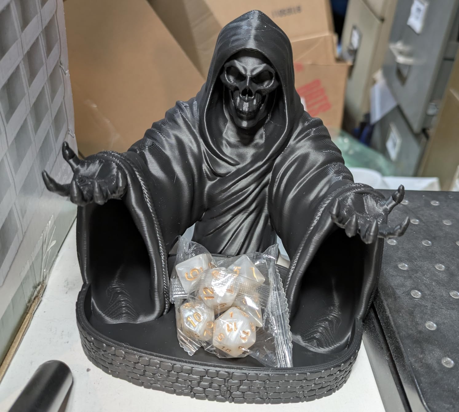 MunnyGrubbers - Grim Reaper Dice Tower - Original Design - (Random 7PCS D20 Dice Set Included) - Tabletop Roleplaying Game - Dice Roller - Dungeons and Dragons - DND - D&D - (Black) customer photo 1