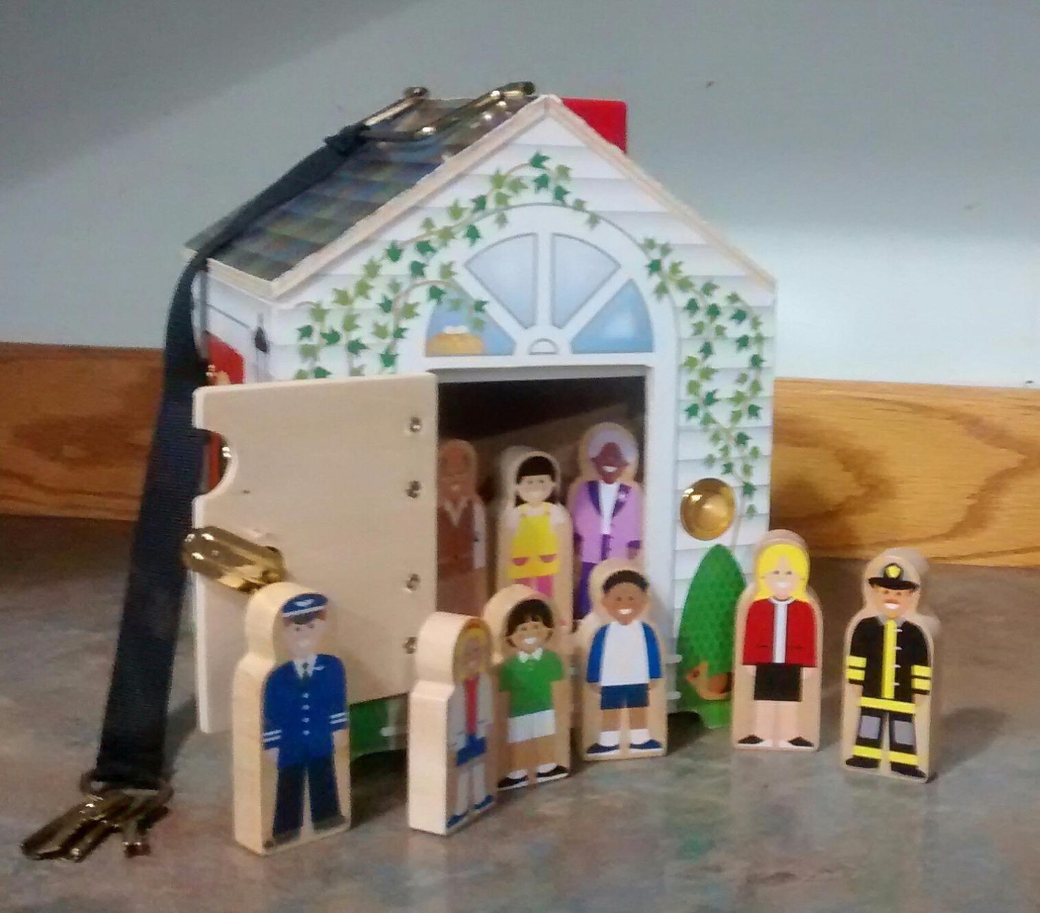 Melissa & Doug Take-Along Wooden Doorbell Dollhouse - Doorbell Sounds, Keys, 4 Poseable Wooden Dolls Portable Doll House, Doorbell House for Kids Ages 3+ customer photo 2