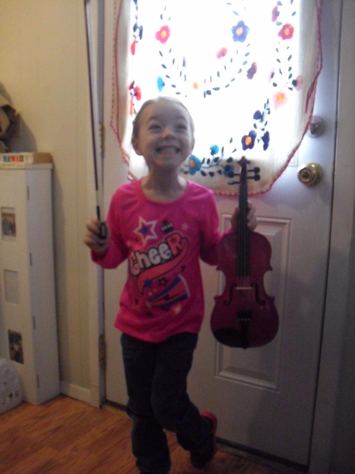 Cremona SV-75 Premier Novice Violin Outfit - 3/4 Size - Hand-Carved Spruce & Maple, Prelude Strings, Fine Tuners, Kaufman-Style Chinrest, Right-Handed customer photo 2