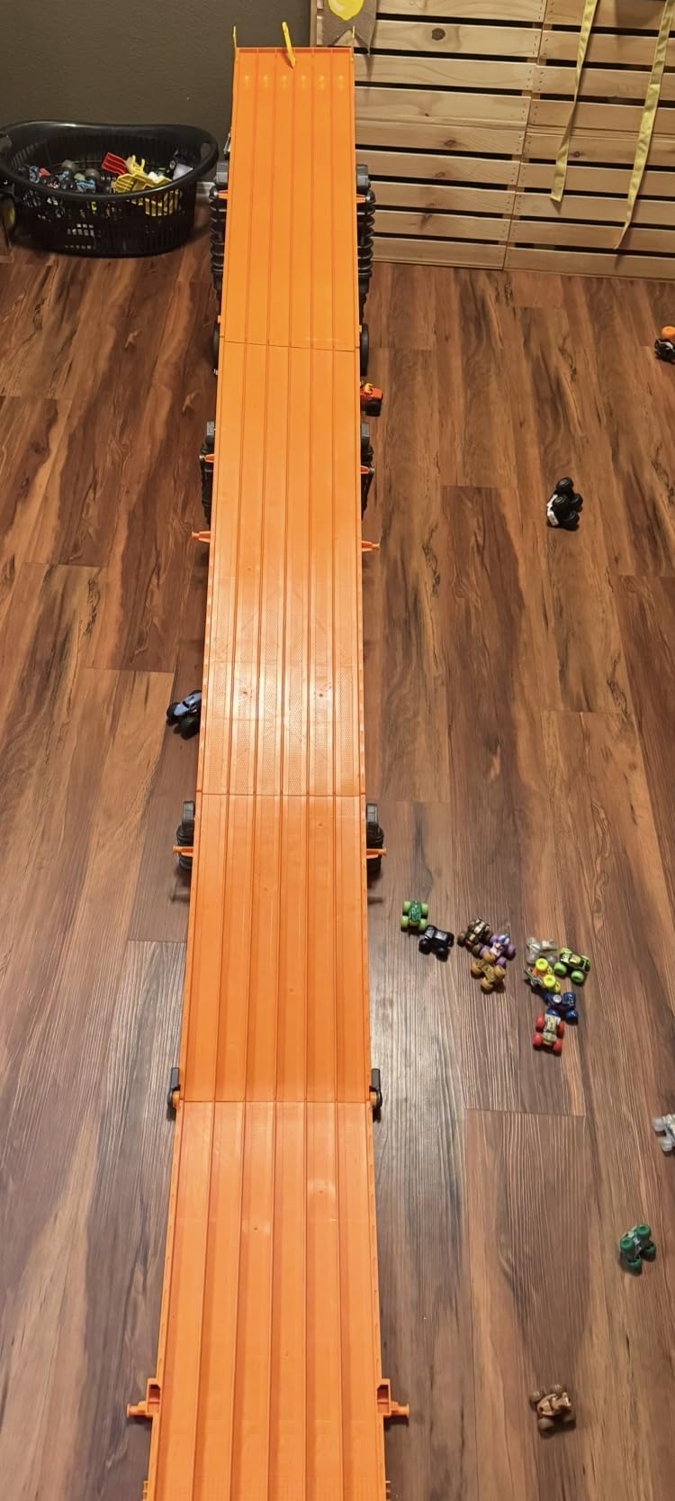 Hot Wheels Toy Car Playset with Lights, Sounds & 6 1:64 Scale Vehicles, Super 6-Lane Raceway, 8-foot Track that Rolls Up for Storage customer photo 2