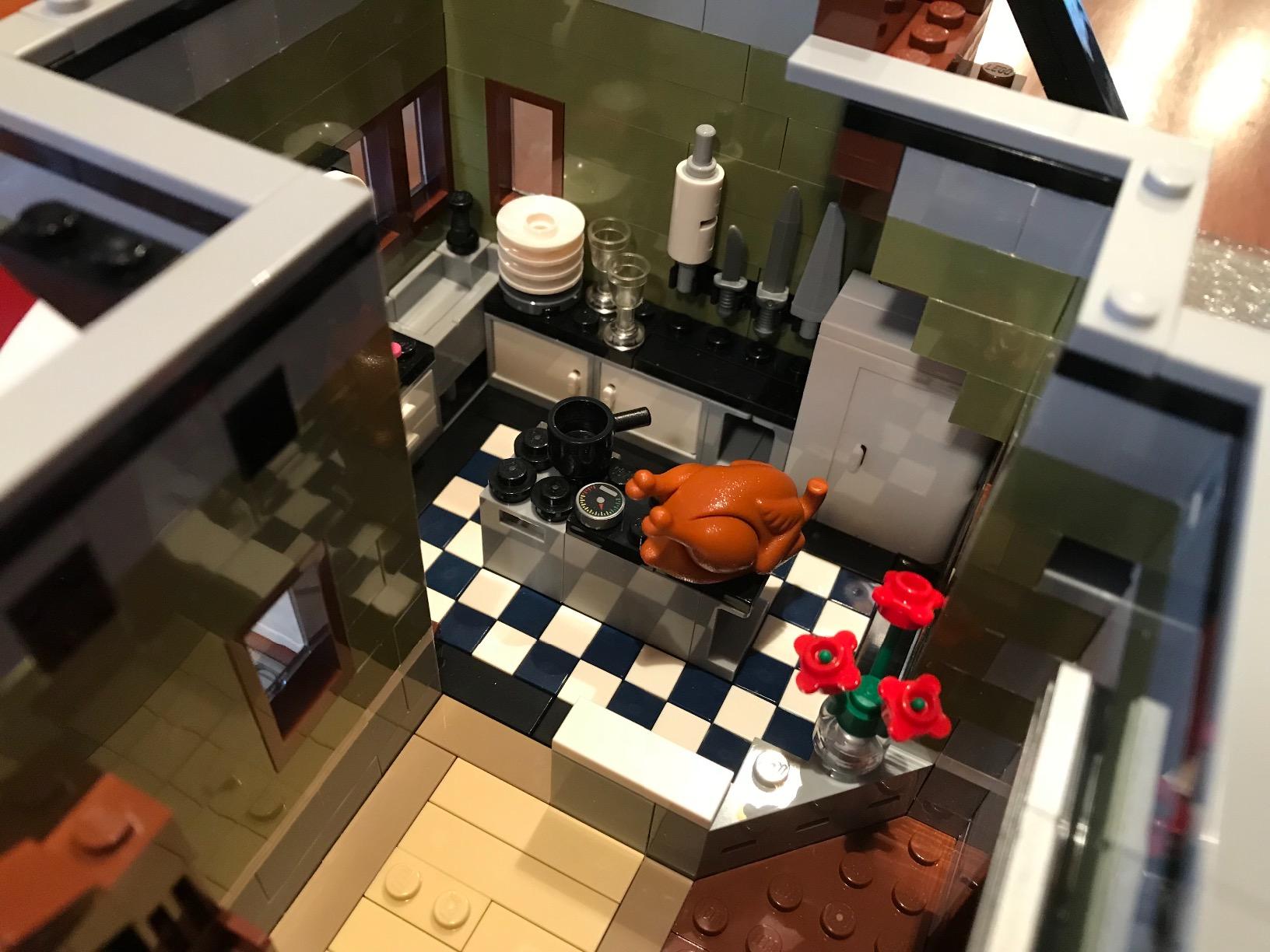 LEGO Creator Expert 10243 Parisian Restaurant (2469 Pieces) customer photo 1
