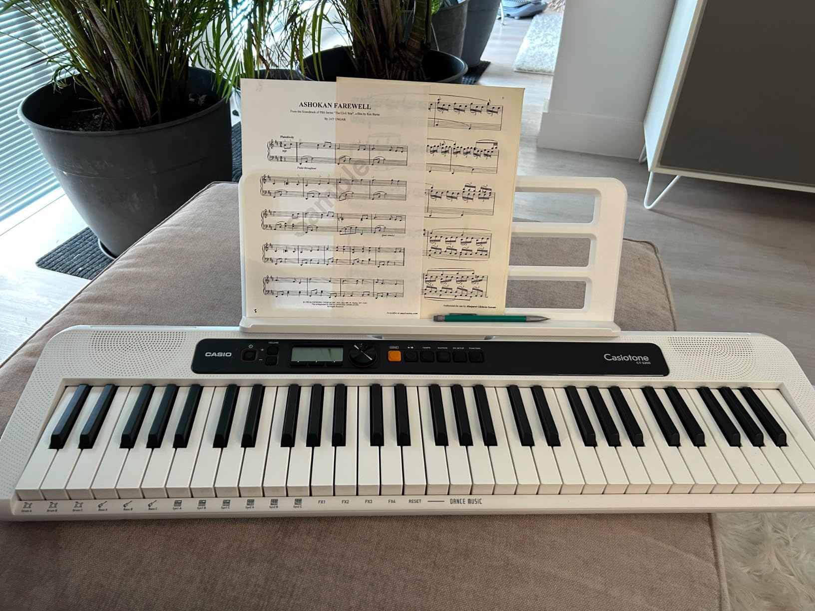 Casiotone CT-S200 - 61-Key Portable Keyboard for Beginners | 400 Tones, 77 Rhythms, LCD Display, Dance Music Mode, USB-MIDI, Stereo Speakers | Includes Power Supply & Music Rest | Black customer photo 2