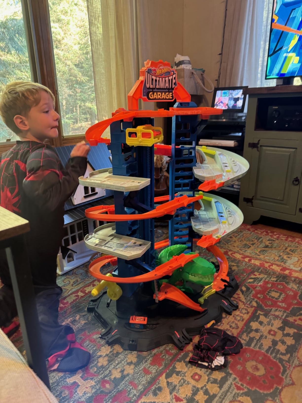 Hot Wheels Toy Car Track Set, HW Ultimate Garage Playset with 2 1:64 Scale Vehicles & T-Rex Dinosaur, Multiple Levels for Racing, Stunting & Storage customer photo 1