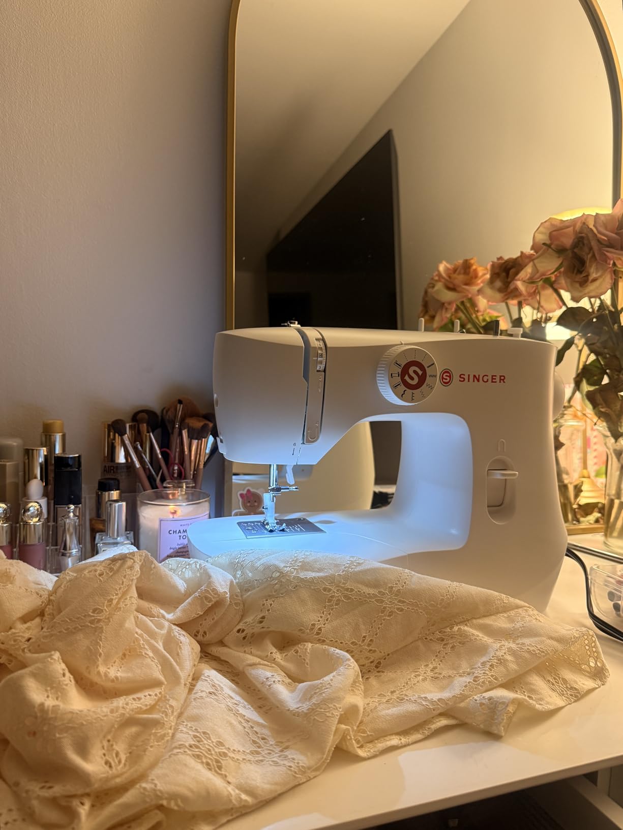 SINGER MX60 Lightweight & Portable Sewing Machine with Accessory Kit & Foot Pedal | 6 Built-In Stitches Deliver 57 Stitch Applications | LED Light & 4-Step Buttonhole customer photo 1