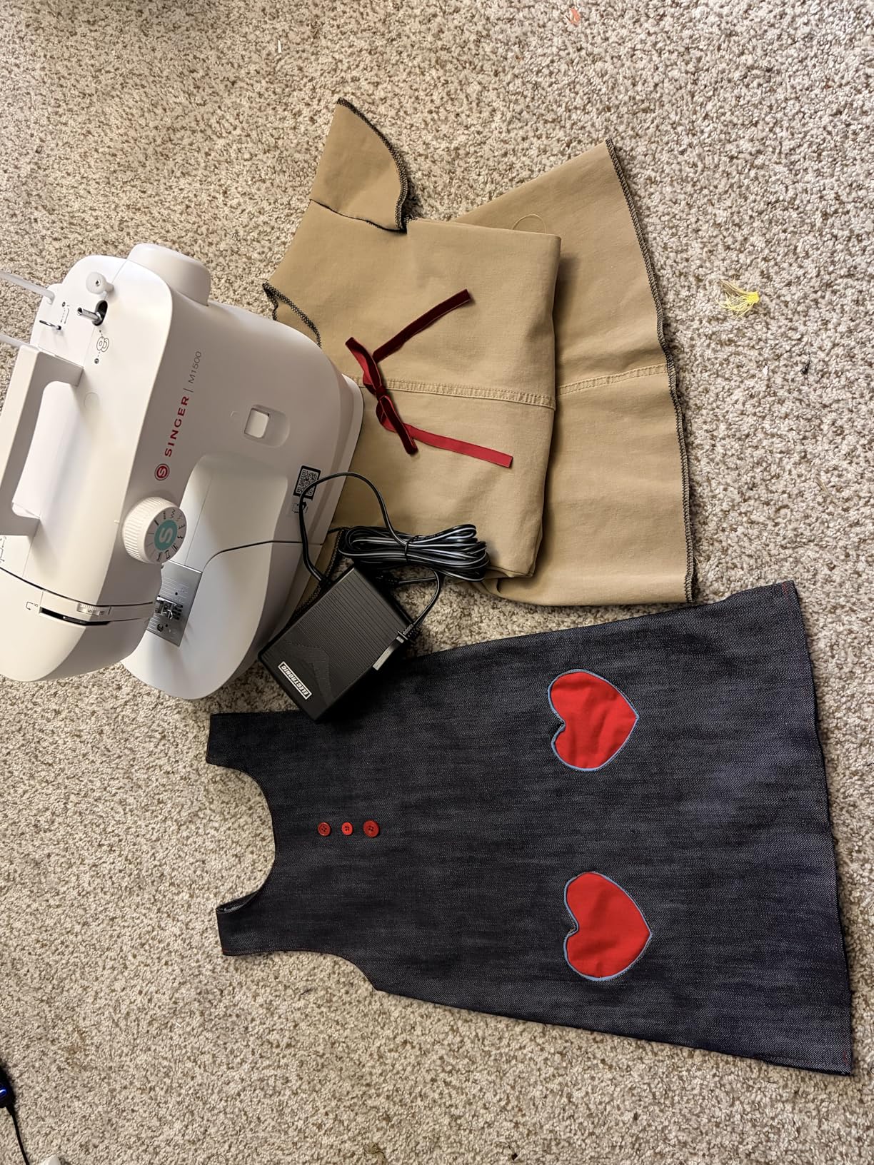 SINGER M1500 Sewing Machine + Accessory Kit | 6 Built-In Stitches Deliver 57 Stitch Applications | Lightweight & Portable | LED Light & 4-Step Buttonhole customer photo 2