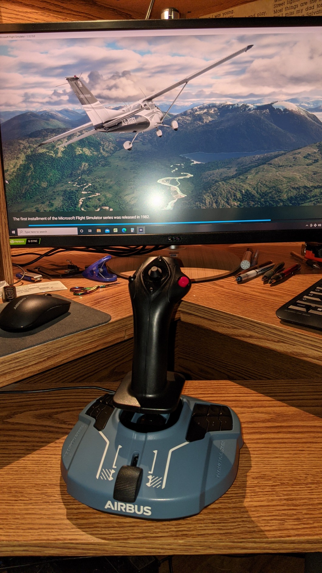 Thrustmaster TCA Quadrant Airbus Edition, Ergonomic Throttle Quadrant with Hall Effect Sensors, 16 Buttons, Detents, Thrust Reversers for Flight Simulator Controls, Compatible with PC customer photo 1