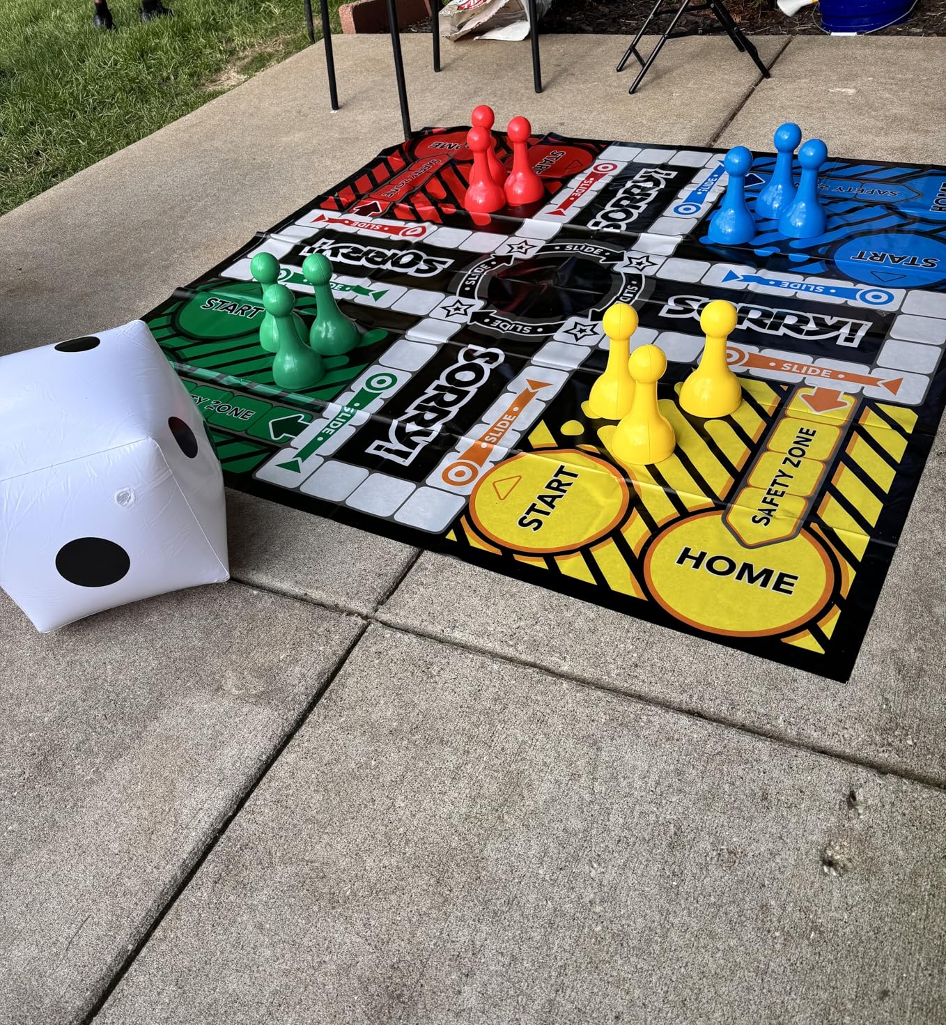 Spin Master Games, Left Center Right Giant Edition, Family Game for Indoor & Outdoor Fun with Big Oversized Board, for Family and Kids, 2-4 Players, Ages 6 & Up customer photo 1