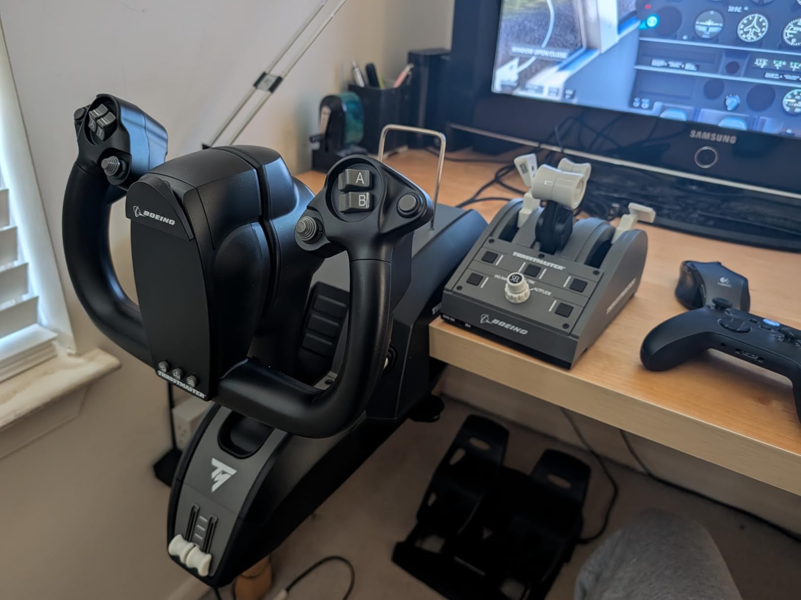 Thrustmaster TCA Yoke PACK Boeing Edition - Yoke & Quadrant Bundle for Xbox Series X|S & PC - Realistic Flight Simulator Controls customer photo 2