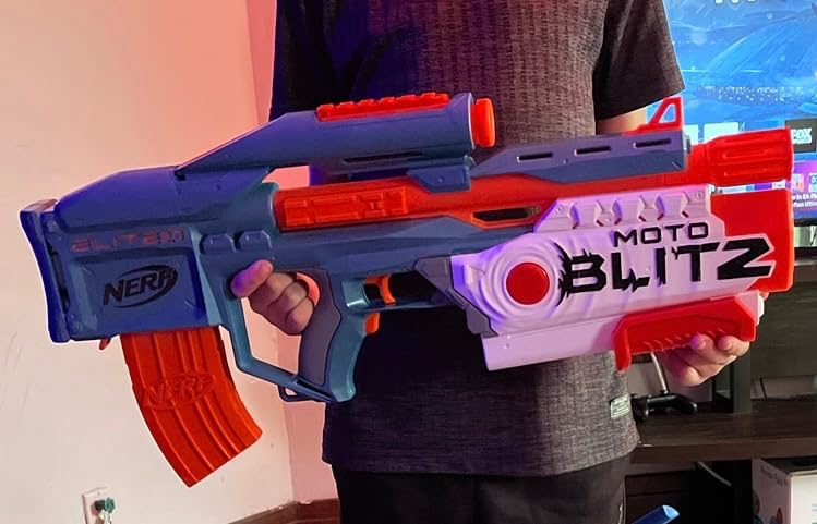 Nerf Elite 2.0 Motoblitz Blaster with Scope, Motorized 10-Dart Blasting, Airblitz 6 Darts customer photo 2