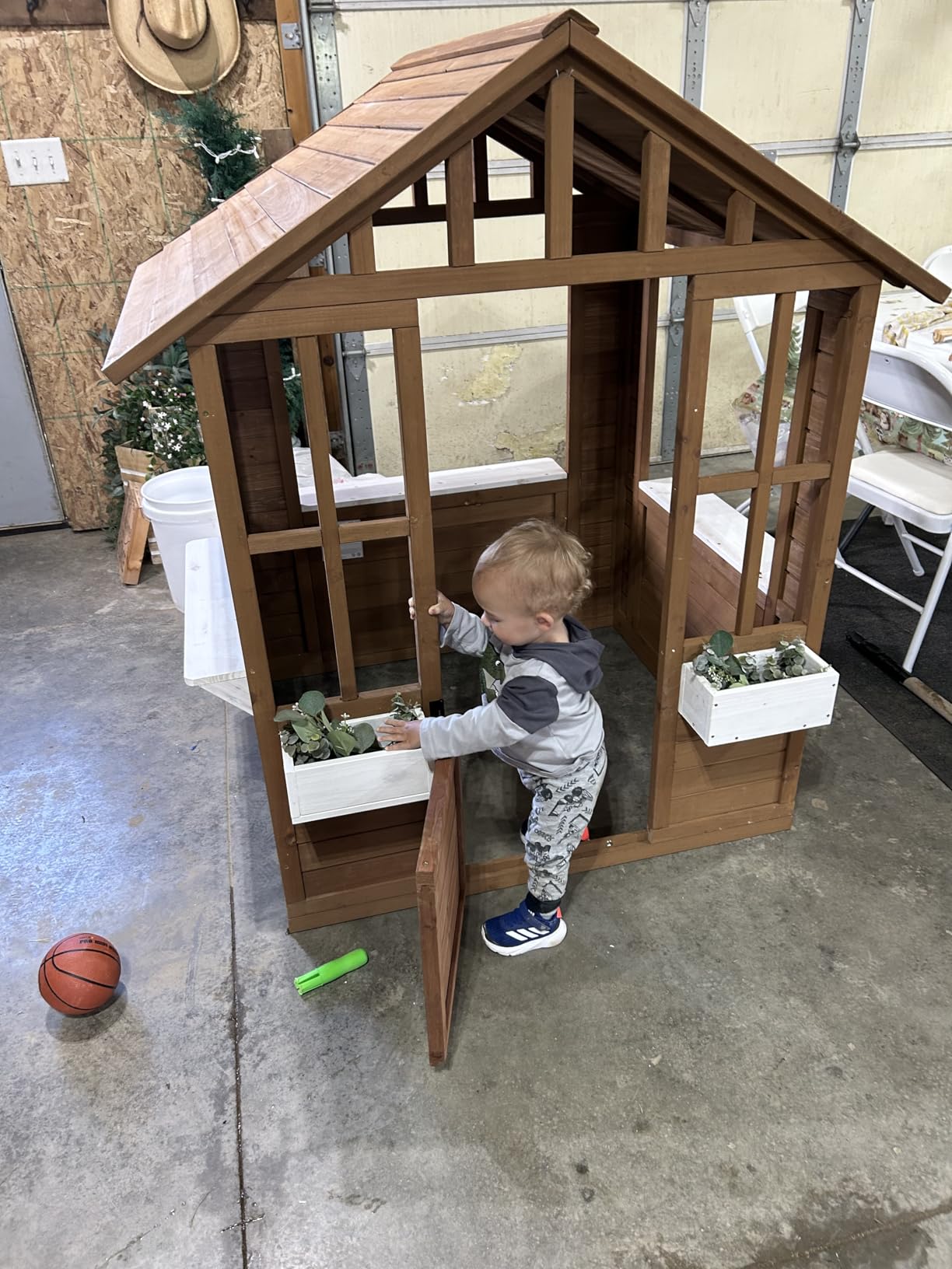 Outsunny Kids Wooden Playhouse, Outdoor Garden Games Cottage, with Working Door, Windows, Flowers Pot Holder, 47