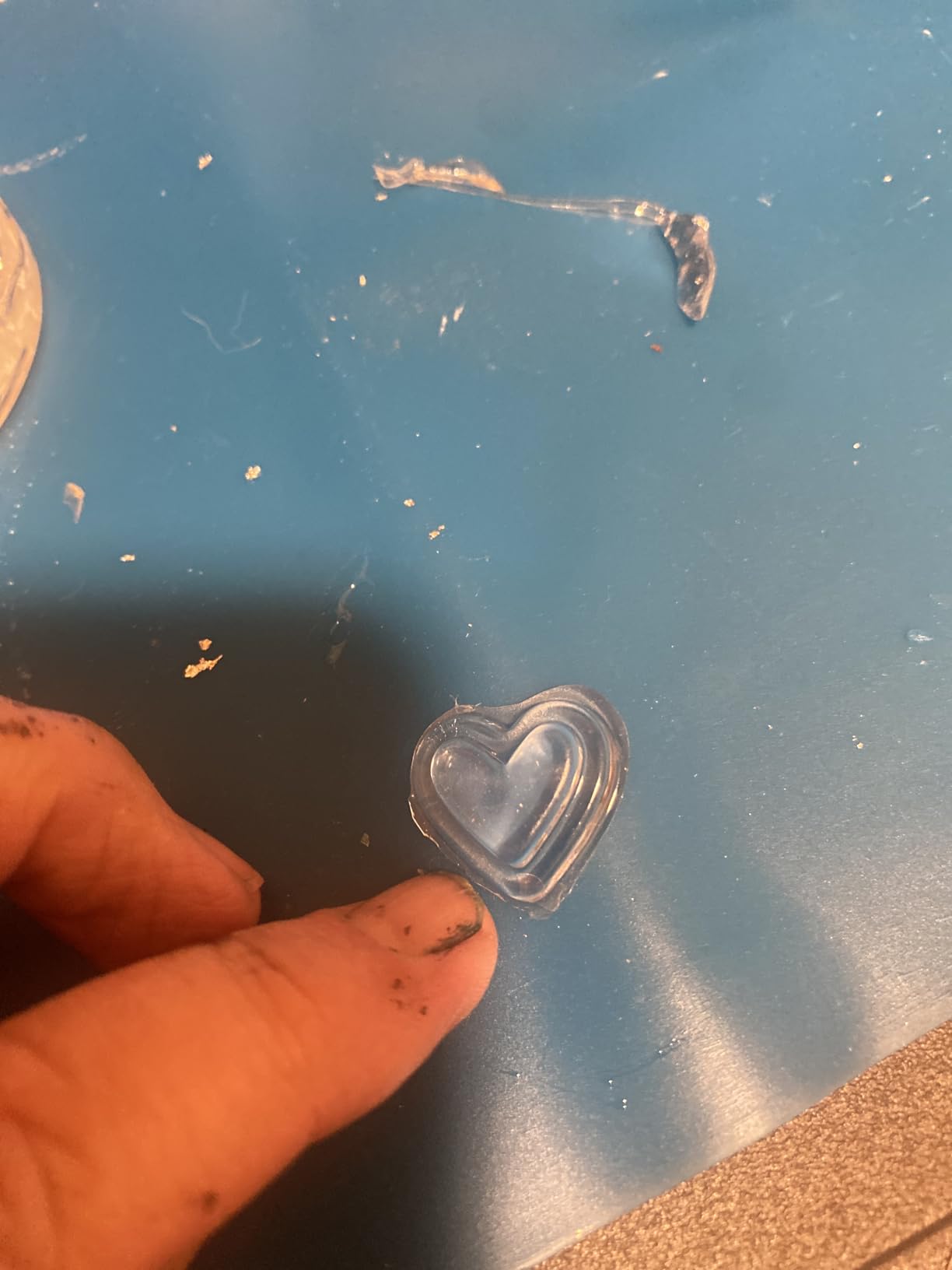 LET'S RESIN UV Resin with Light, Upgraded 200g Crystal Clear & Low Odor, UV Light, Silicone Mat, Ultraviolet Epoxy Resin Hard, Starter Kit for Jewelry, Craft Decor, Keychain Making customer photo 1