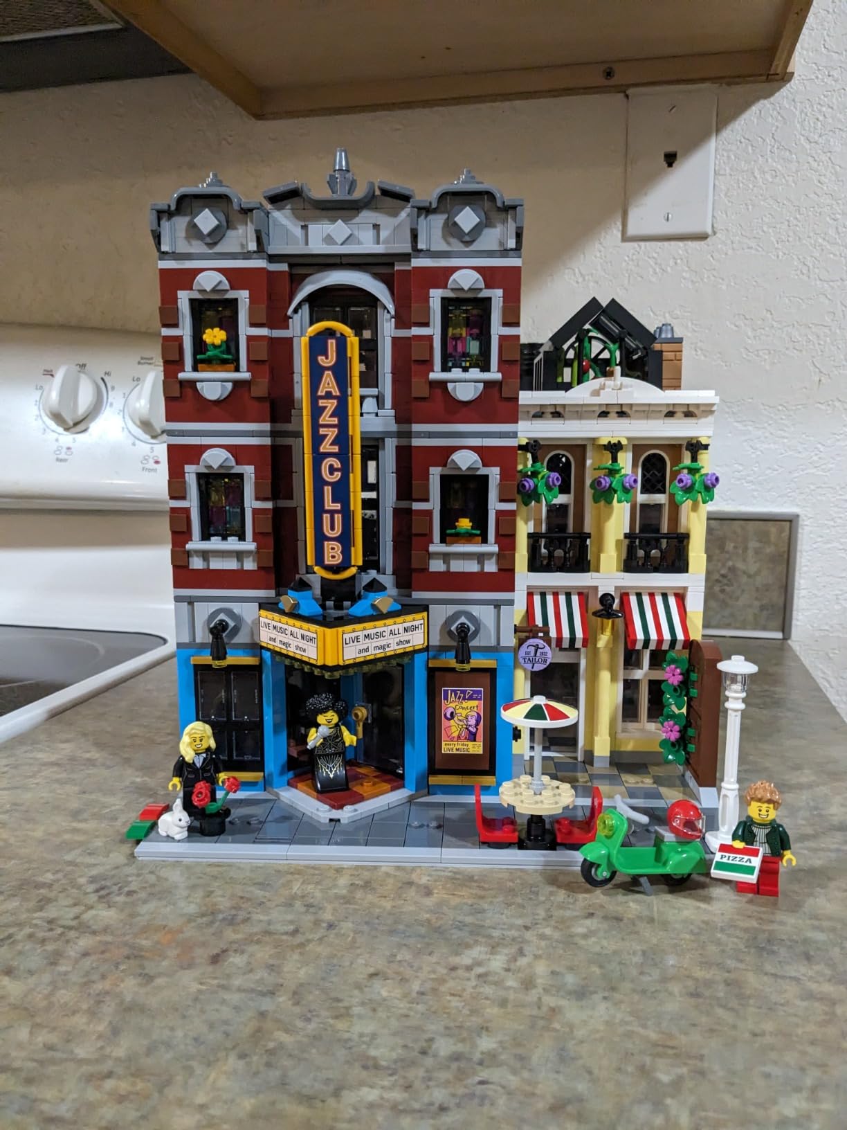LEGO Icons Jazz Club Building Blocks for Adults - Office or Book Shelf Decor for Men & Women, Ages 18+ Years - Gifts for Christmas - 10312 customer photo 2