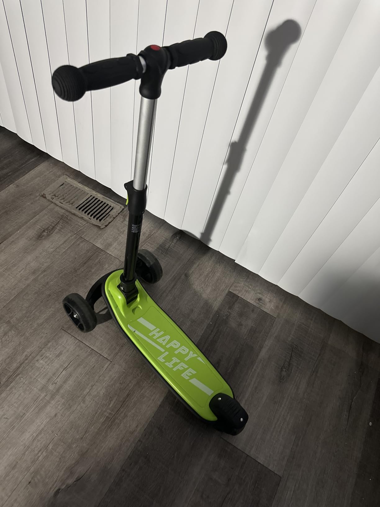 Besrey Kick Scooter for Kids Ages 3-10, 3-Wheel Folding Scooter with Adjustable Height, LED Light Wheels, Extra Wide Deck for Outdoor Activities customer photo 2
