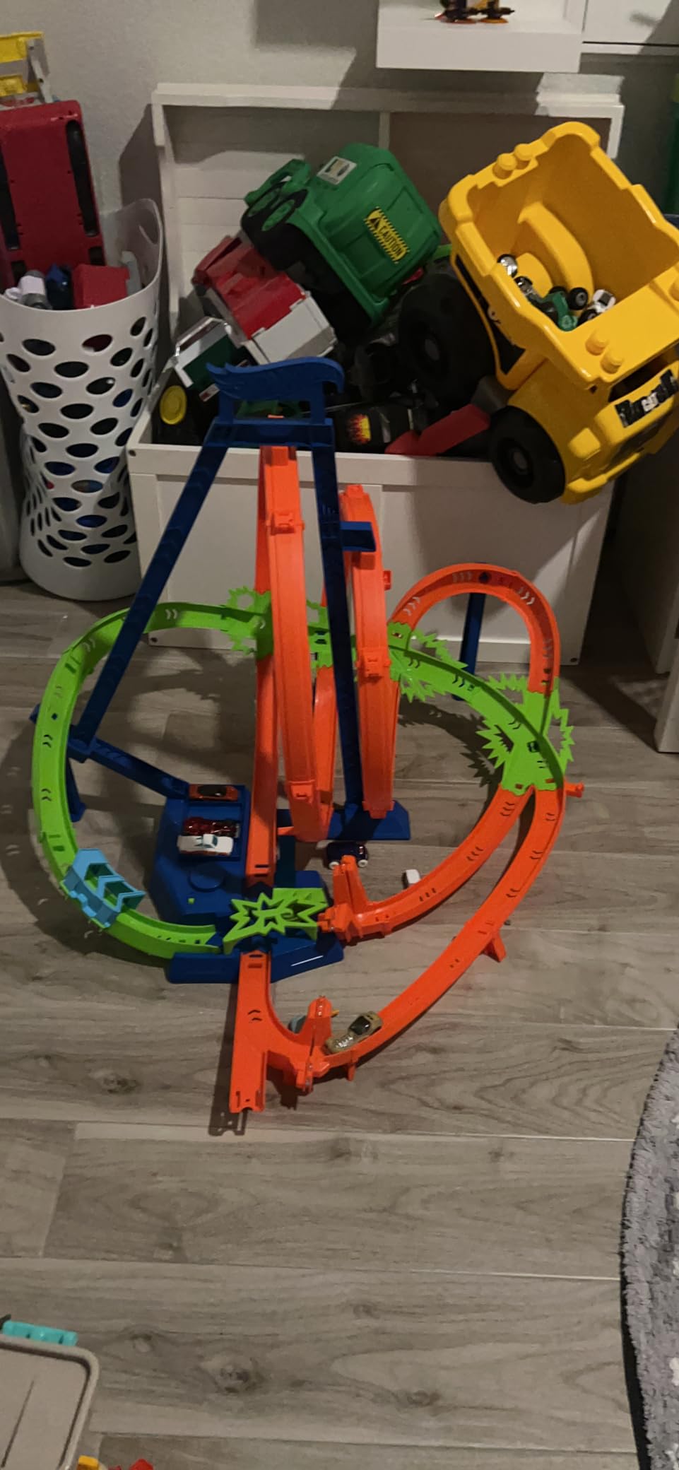 Hot Wheels Track Set, Epic Crash Dash with 5 Crash Zones, Motorized Booster and 1 Hot Wheels 1:64 Scale Toy Car, Easy Storage (Amazon Exclusive) customer photo 2