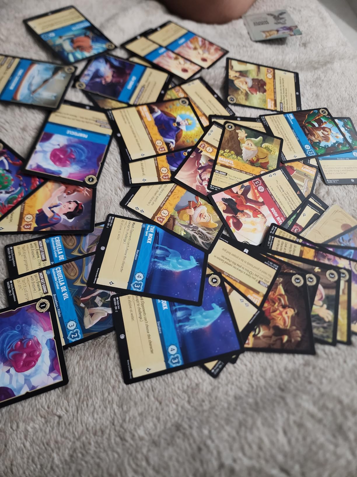 Ravensburger Disney Lorcana TCG: Rise of The Floodborn - Amber & Sapphire Single-Player Starter Deck | Engaging Gameplay | Over 200 Original Disney Artworks | Ideal for Ages 8+ customer photo 2
