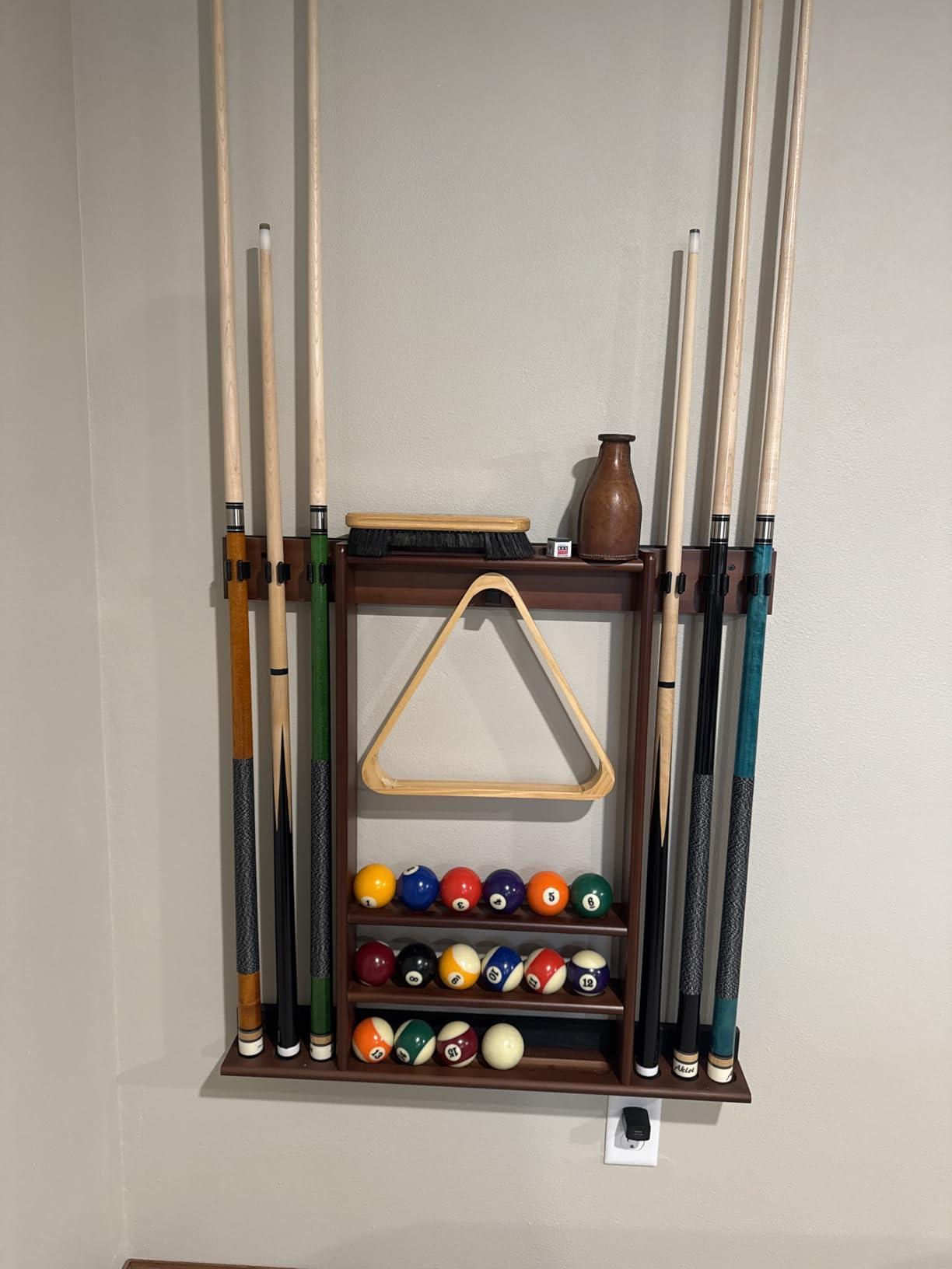 XCSOURCE Pool Cue Rack Only, Pool Stick Holder Wall Mount, 6 Pool Billiard Stick + Ball Set Wall Cue Rack, Made of 100% Solid Pine Wood, Compact Billiard Table Accessories for Man Cave customer photo 1