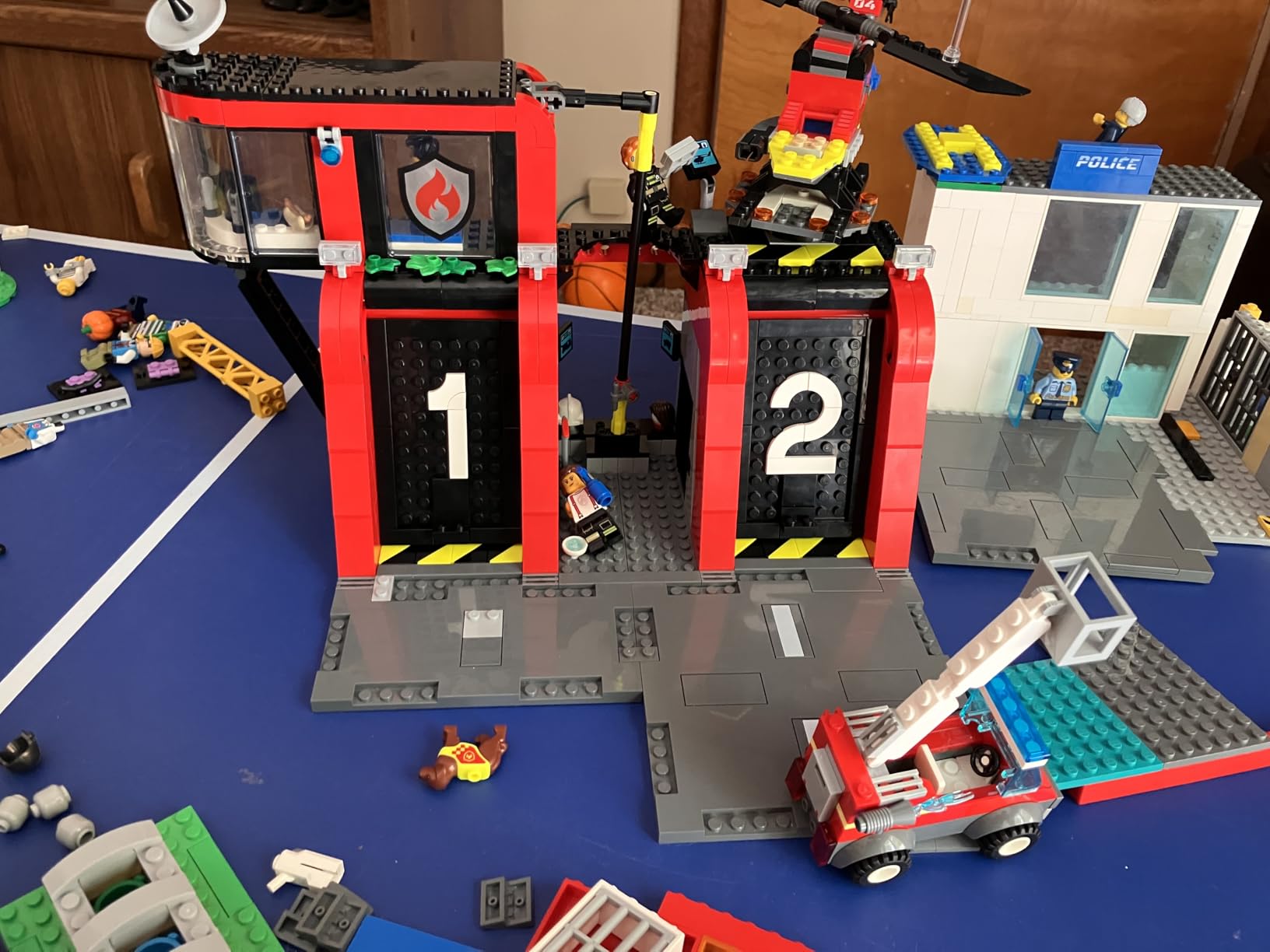 LEGO City Fire Station with Fire Truck Toy - Kids Toy Building Sets with 2 Fire Truck Attachments - Gifts for Boys & Girls Ages 6+ - Pretend Play Set with 5 Minifigures - 60414 customer photo 1