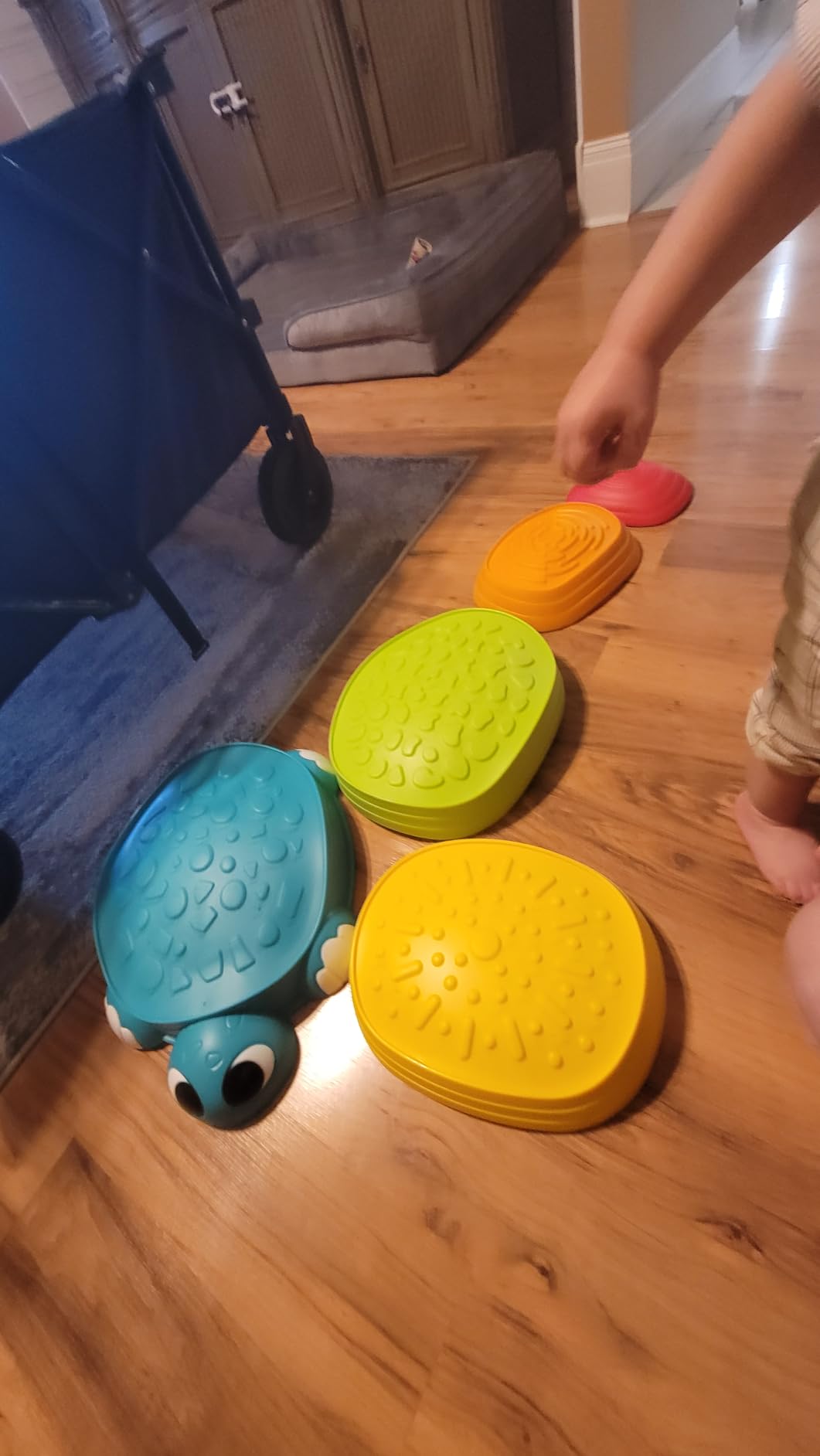JOYIN 5 Pcs Turtle Balance Stepping Stones, Kids Turtle Path Jumping Stones, Toddler Obstacle Course Coordination Game Toys Indoor or Outdoor Play for Kids Aged 3+ customer photo 1
