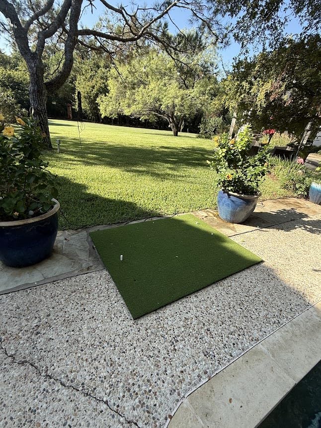 Amazon Basics Artificial Turf Golf Hitting Mat customer photo 2