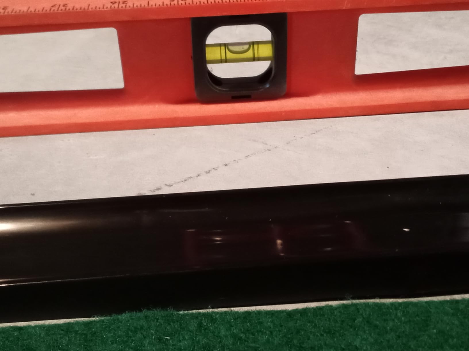 Amazon Basics Golf Putting Mat with Automatic Ball Return customer photo 2