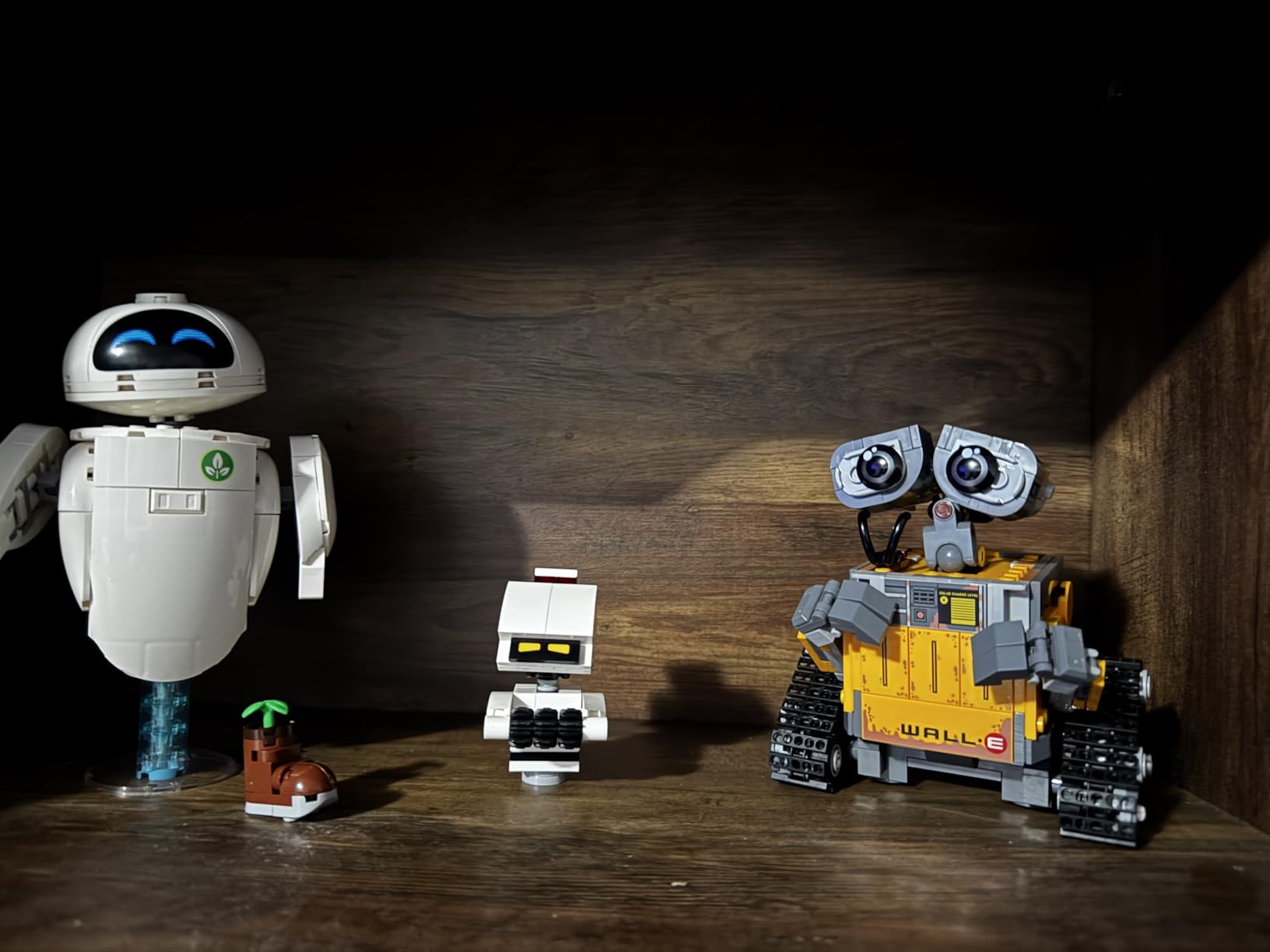 LEGO Disney & Pixar Wall-E & EVE Building Set for Adults, Ages 18+ - Home Office, Book Shelf, or Room Decor for Disney Fans - Gift Ideas for Men & Women - 43279 customer photo 2