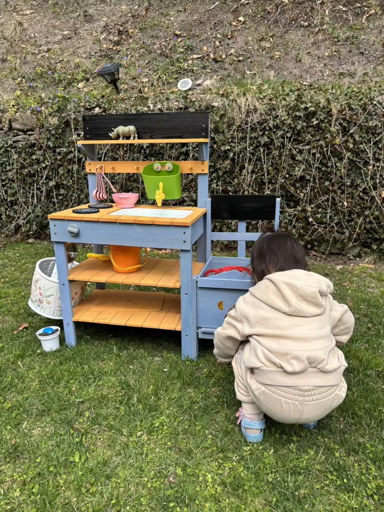 Frogprin Mud Kitchen for Kids, Outdoor Play Kitchen with Planter Box, Mud Kitchen Accessories, Gardening Tool Toy Set, Removable Sink Faucet, Wooden Pretend Kitchen for Boys Girls 3+ Indoor customer photo 2