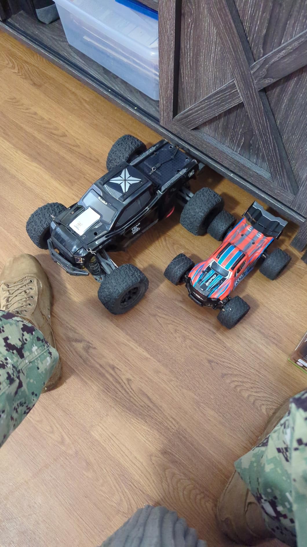 RIAARIO 1/10 Brushless RC Cars, 50+ MPH, 4WD, Waterproof, Carbon Fiber customer photo 1