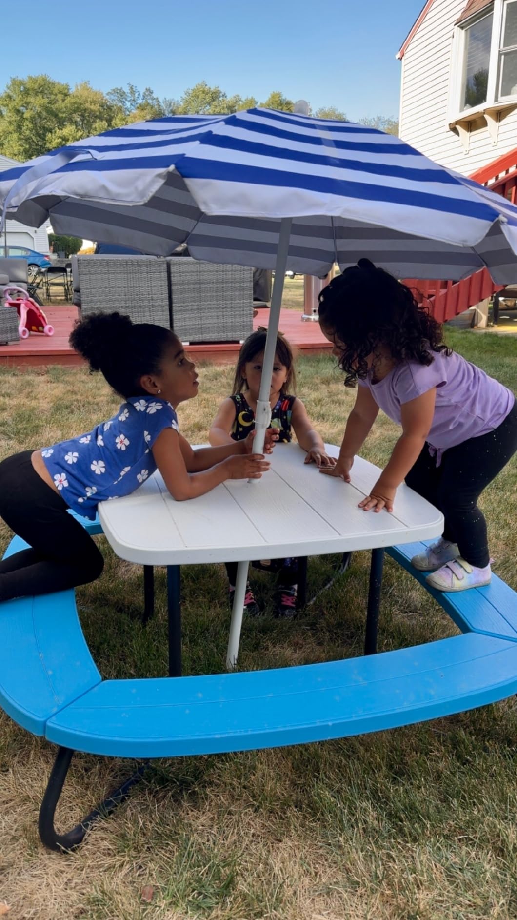 HONEY JOY Kids Picnic Table, 8 Person Toddler Outdoor Table and Chair Set, 4 Built-in Benches, Removable Umbrella, Metal Frame & HDPE Top, Children Outdoor Furniture for Backyard Patio Garden (Coffee) customer photo 2