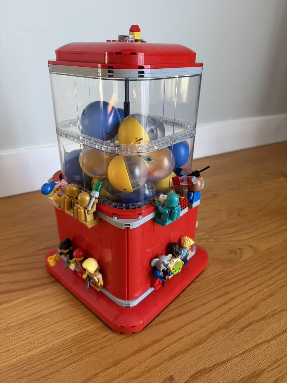 LEGO Ideas Minifigure Vending Machine Building Set for Adults - Creative Office Decor or Home Book Shelf Display - Capsule Dispensing Toy - Nostalgic Gift for Men and Women, 18+ - 21358 customer photo 1