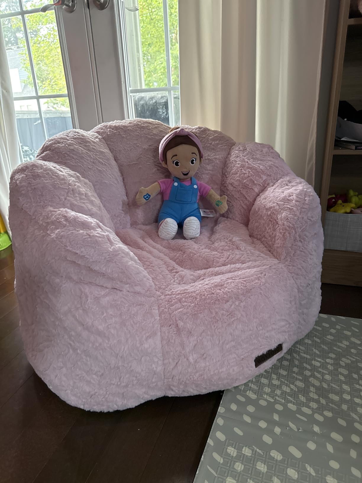 MAXYOYO Kids Bean Bag Chair, Floral Shaped Bean Bag Sofa, Plush Faux Fur Toddler Couch with Petal Backrest for Boys Girls, Stuffed Cozy Sofa for Nursery, Bedroom, Pink customer photo 2