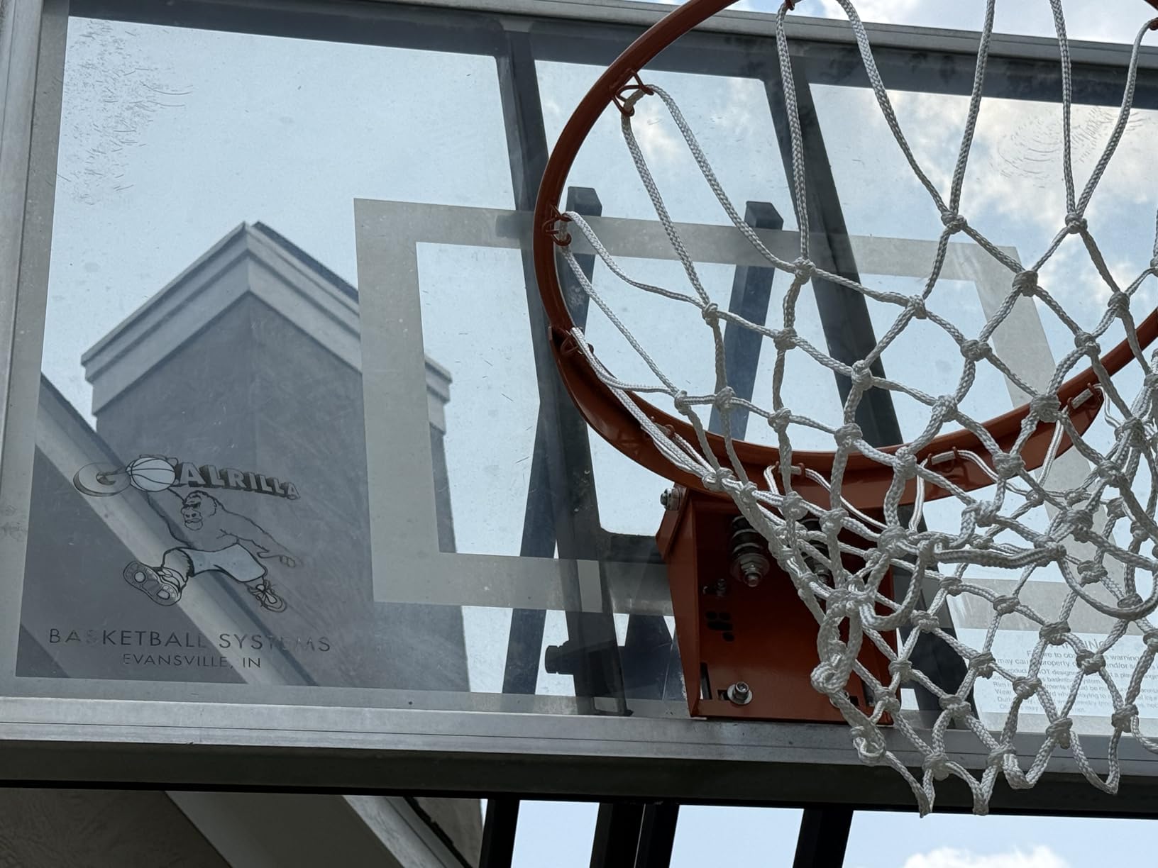 VEVOR Basketball Hoop, 44/54 Inch PC Backboard Wall Mounted, Basketball Portable Hoop & Goal, Indoor & Outdoor with Hand-Crank Adjustment customer photo 1
