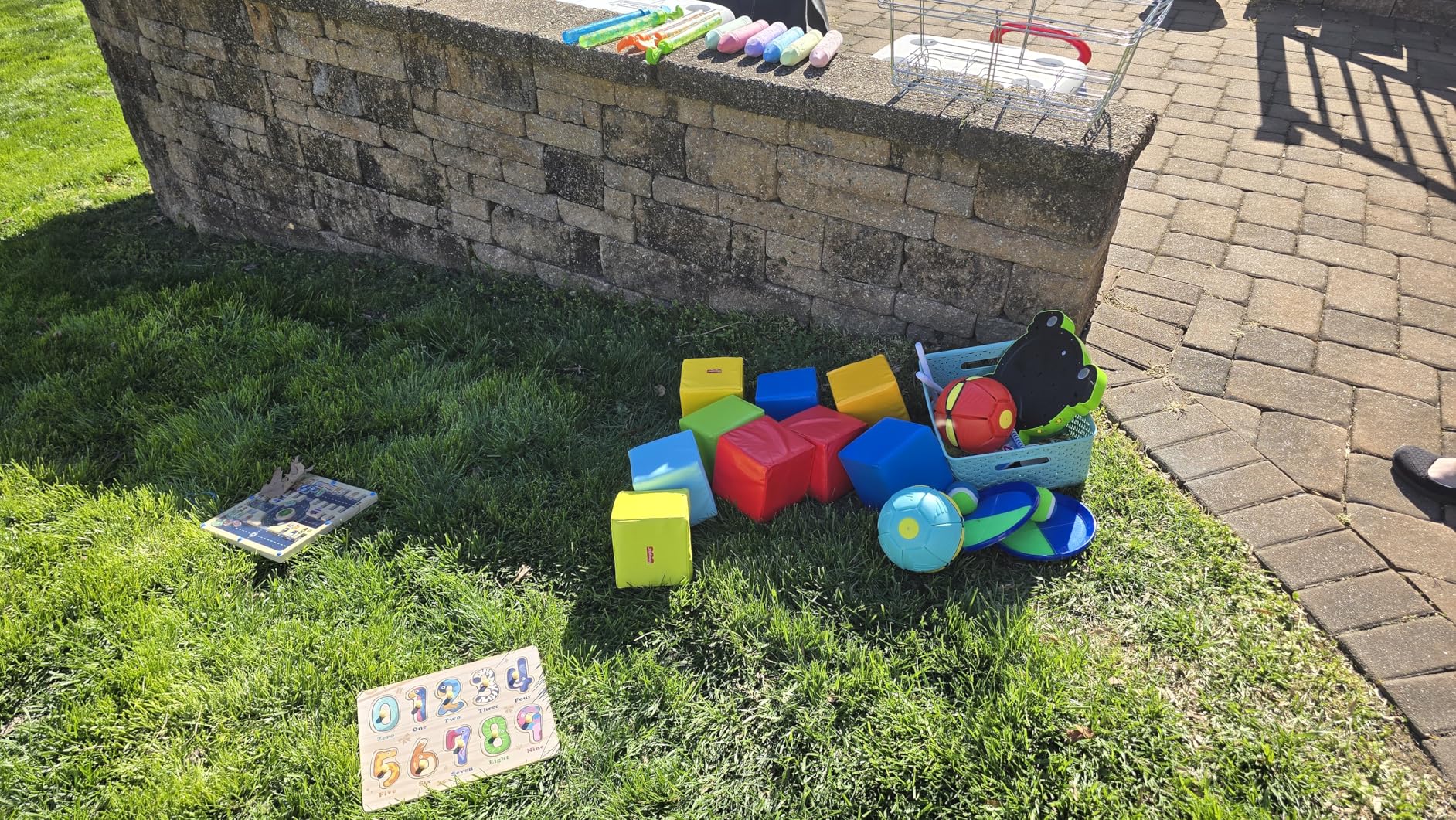 Fisher-Price Toddler Soft Foam Building Blocks - 9 Large Colorful Stacking Blocks for Toddlers 2+ - Lightweight Preschool Learning Toy customer photo 1