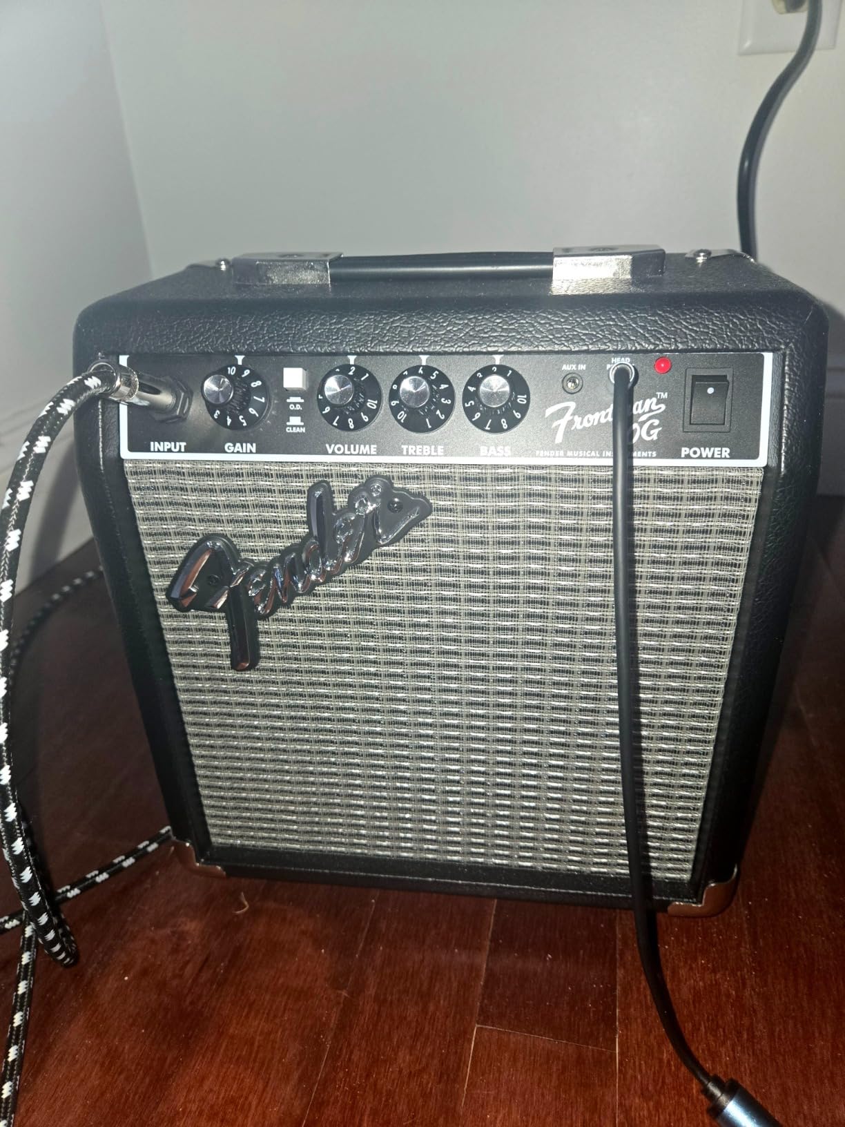 Fender Frontman 10G Electric Guitar Amplifier, 10-Watt Amp, Black/Silver customer photo 2