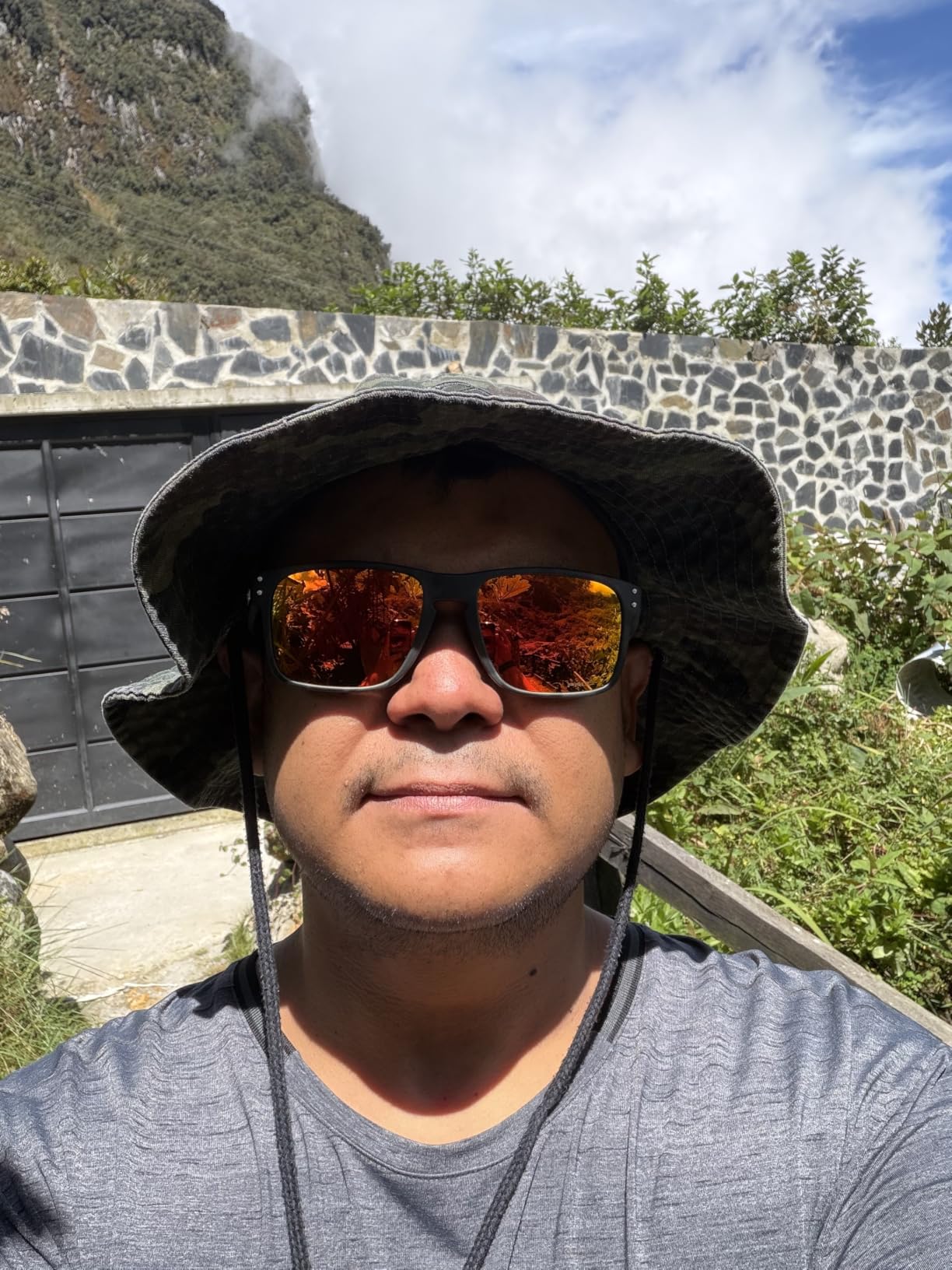 Oakley Mens OO9102 Holbrook Square Sunglasses customer photo 1